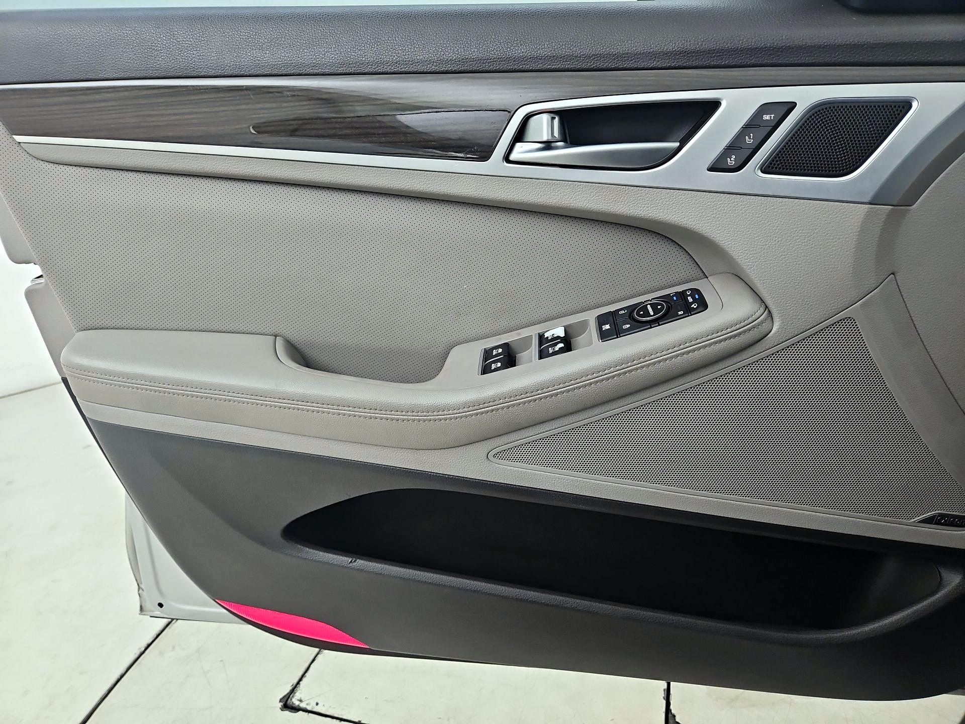 Thumbnail: 2016 Hyundai Genesis - 10