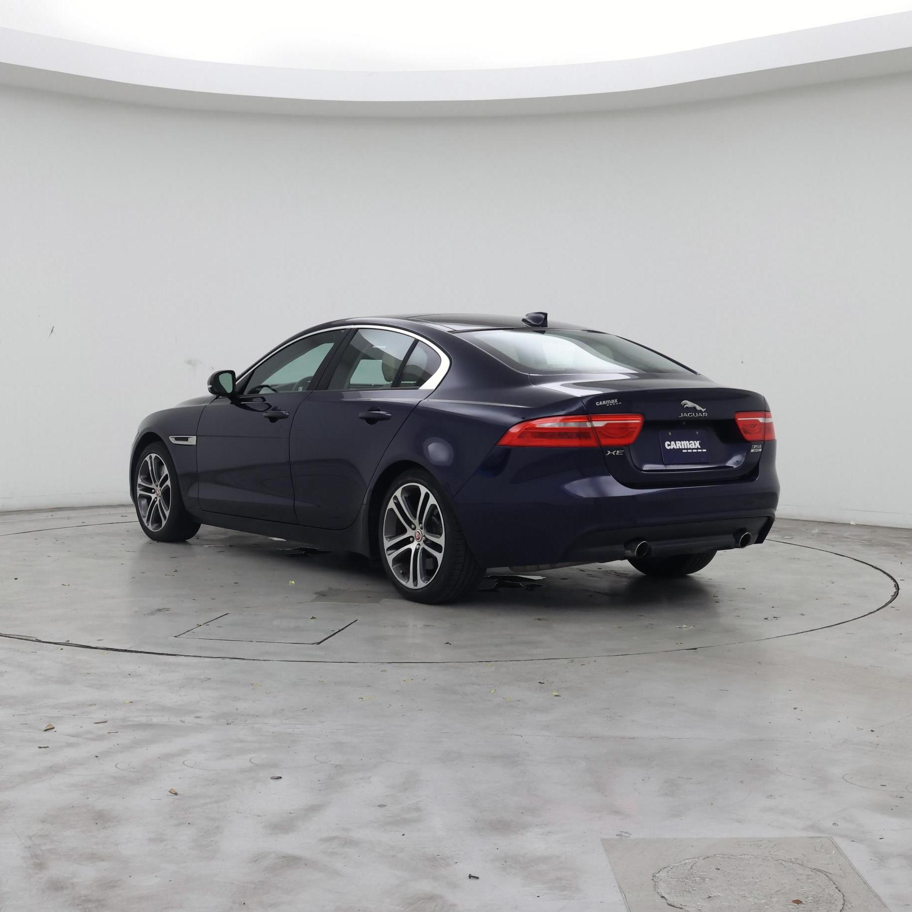 Thumbnail: 2017 Jaguar XE - 2