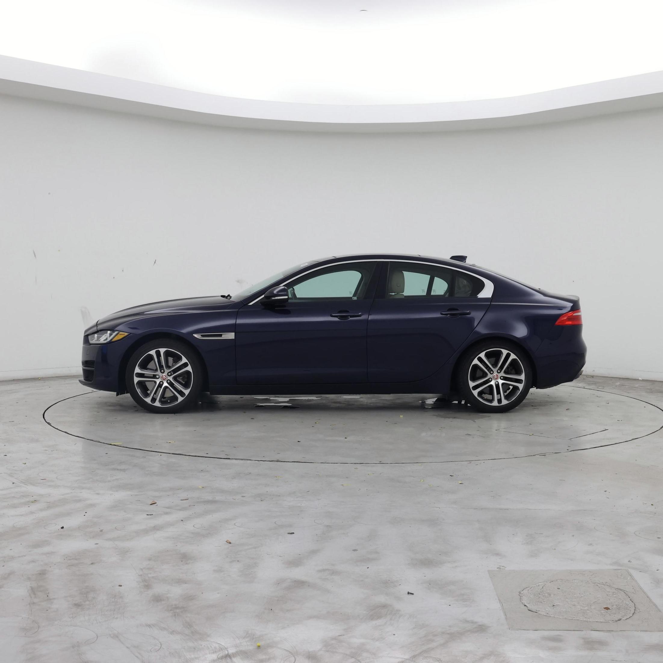 Thumbnail: 2017 Jaguar XE - 3