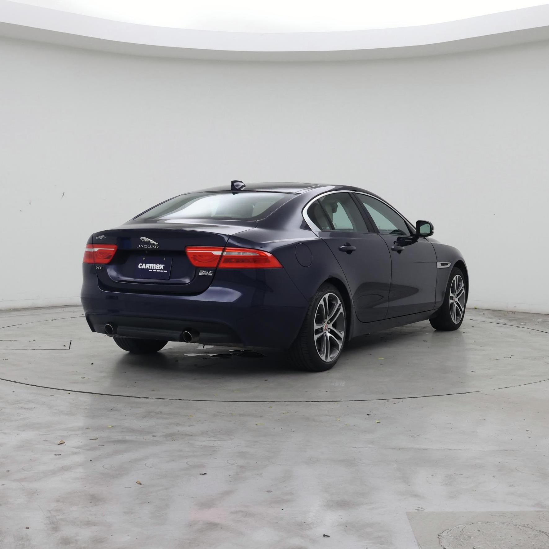 Thumbnail: 2017 Jaguar XE - 8