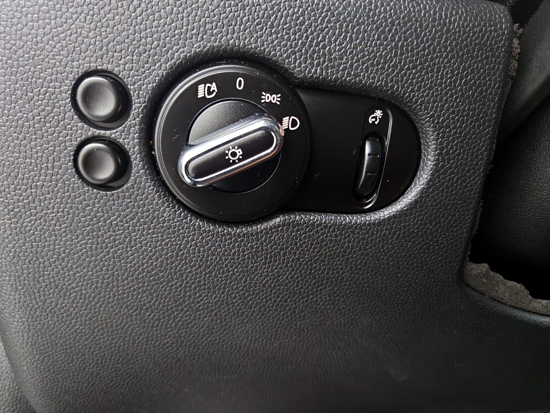 Thumbnail: 2016 MINI Cooper Hardtop - 13