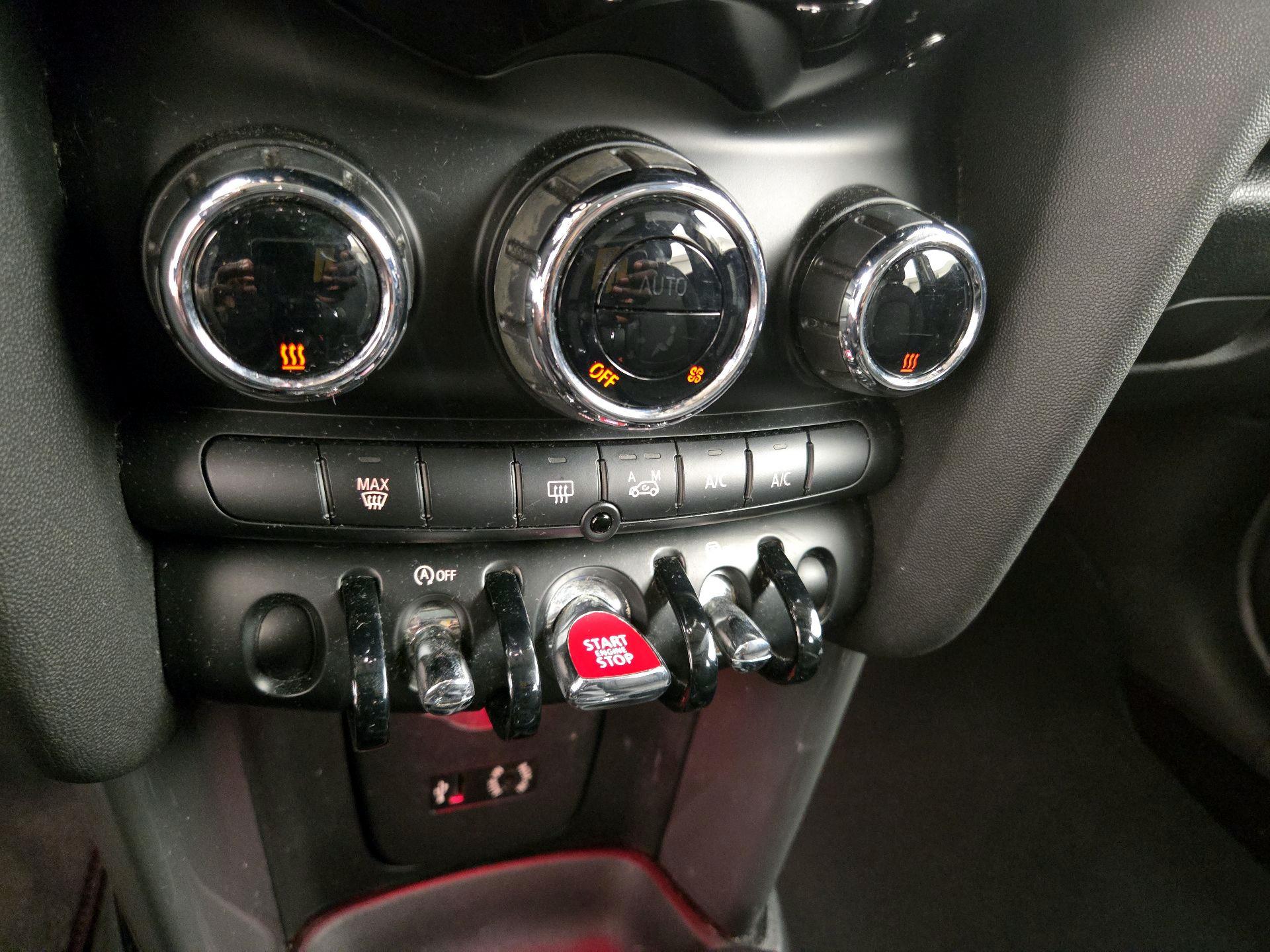 Thumbnail: 2016 MINI Cooper Hardtop - 15