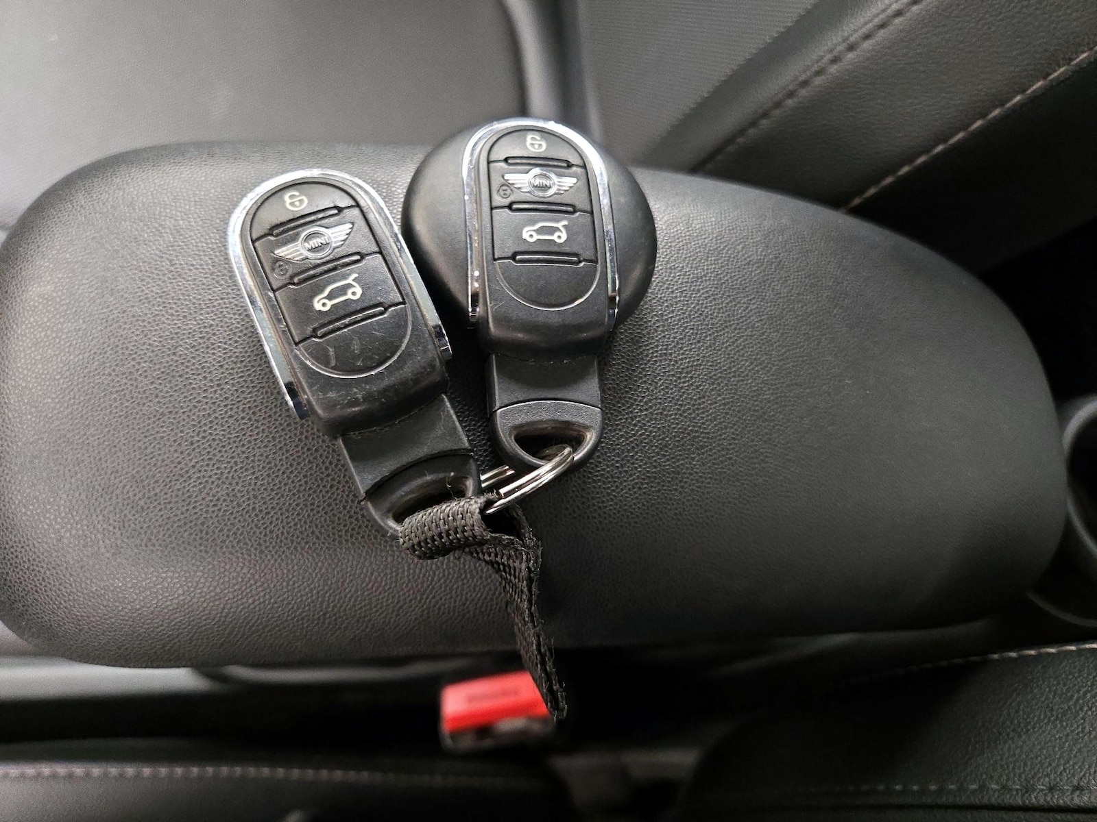 2016 MINI Cooper Base - Photo 23