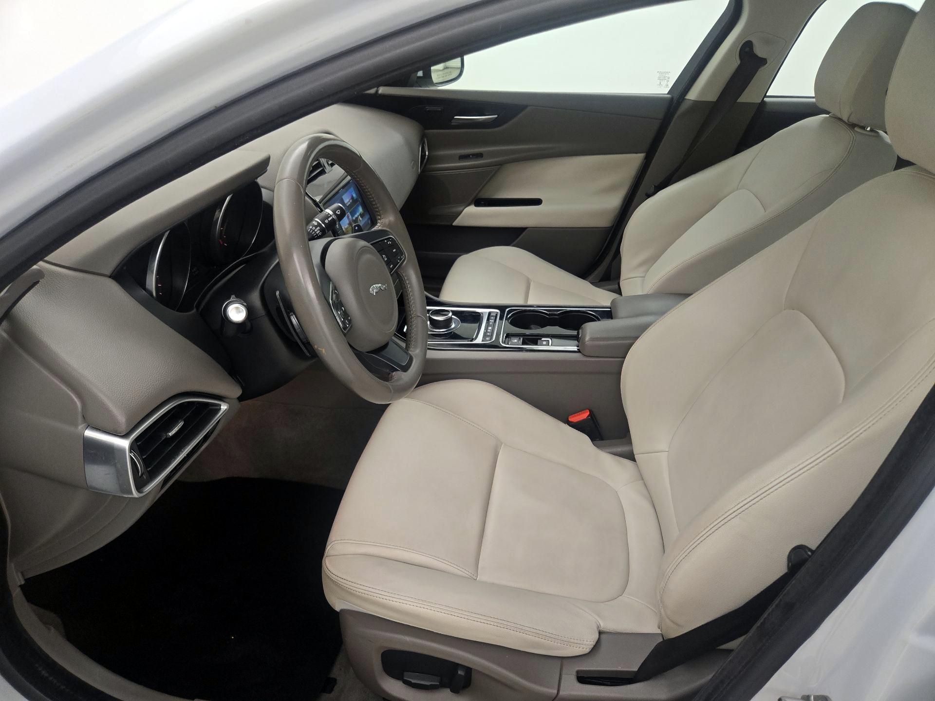 Thumbnail: 2017 Jaguar XE - 11