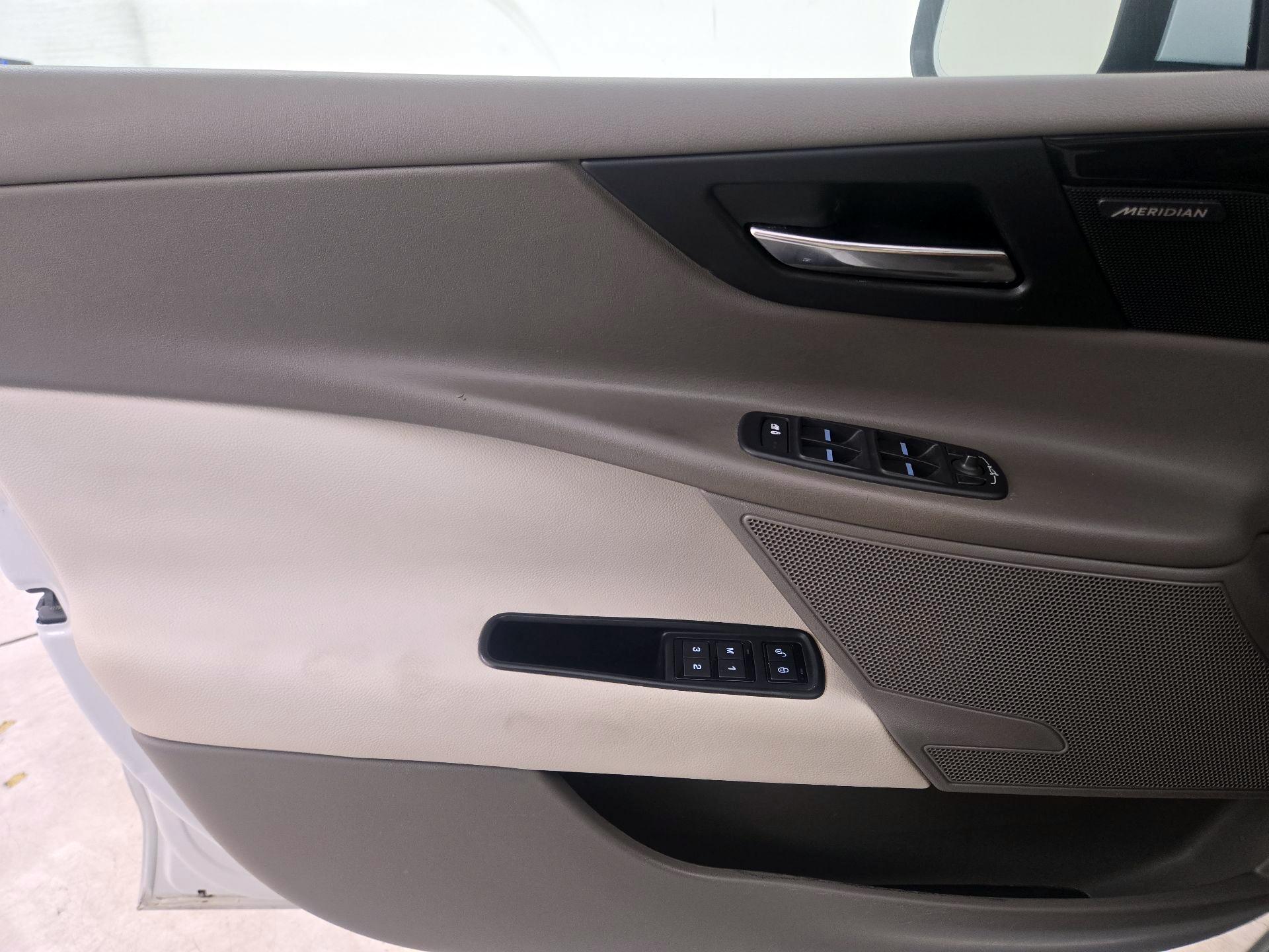 Thumbnail: 2017 Jaguar XE - 12