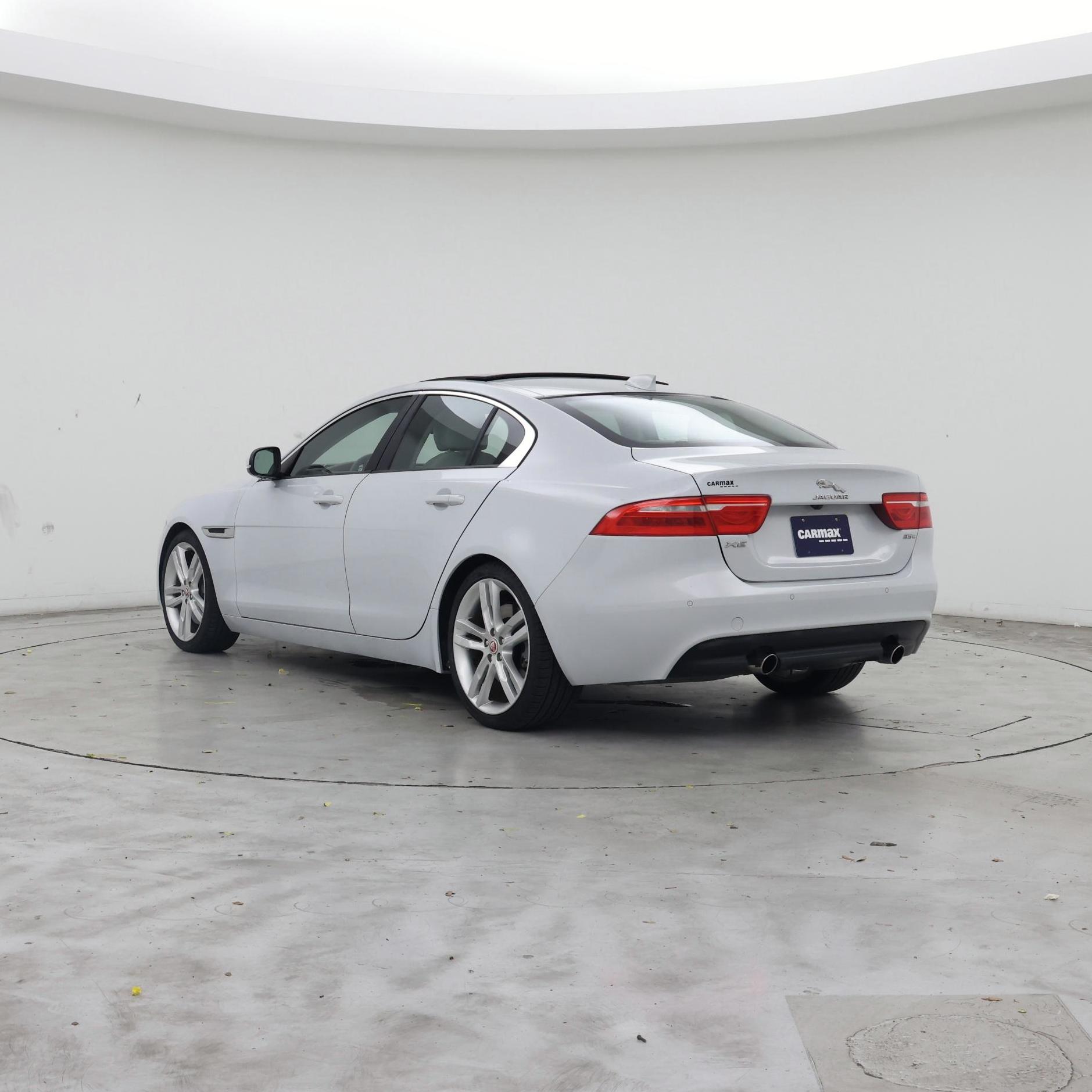 Thumbnail: 2017 Jaguar XE - 2