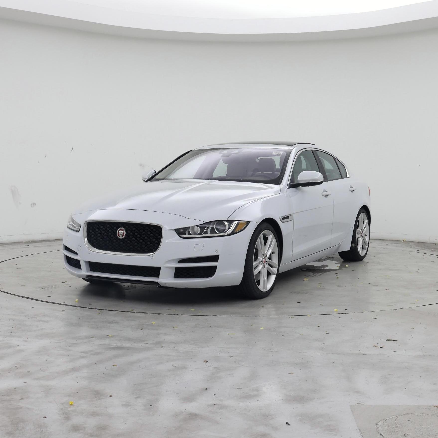 Thumbnail: 2017 Jaguar XE - 4