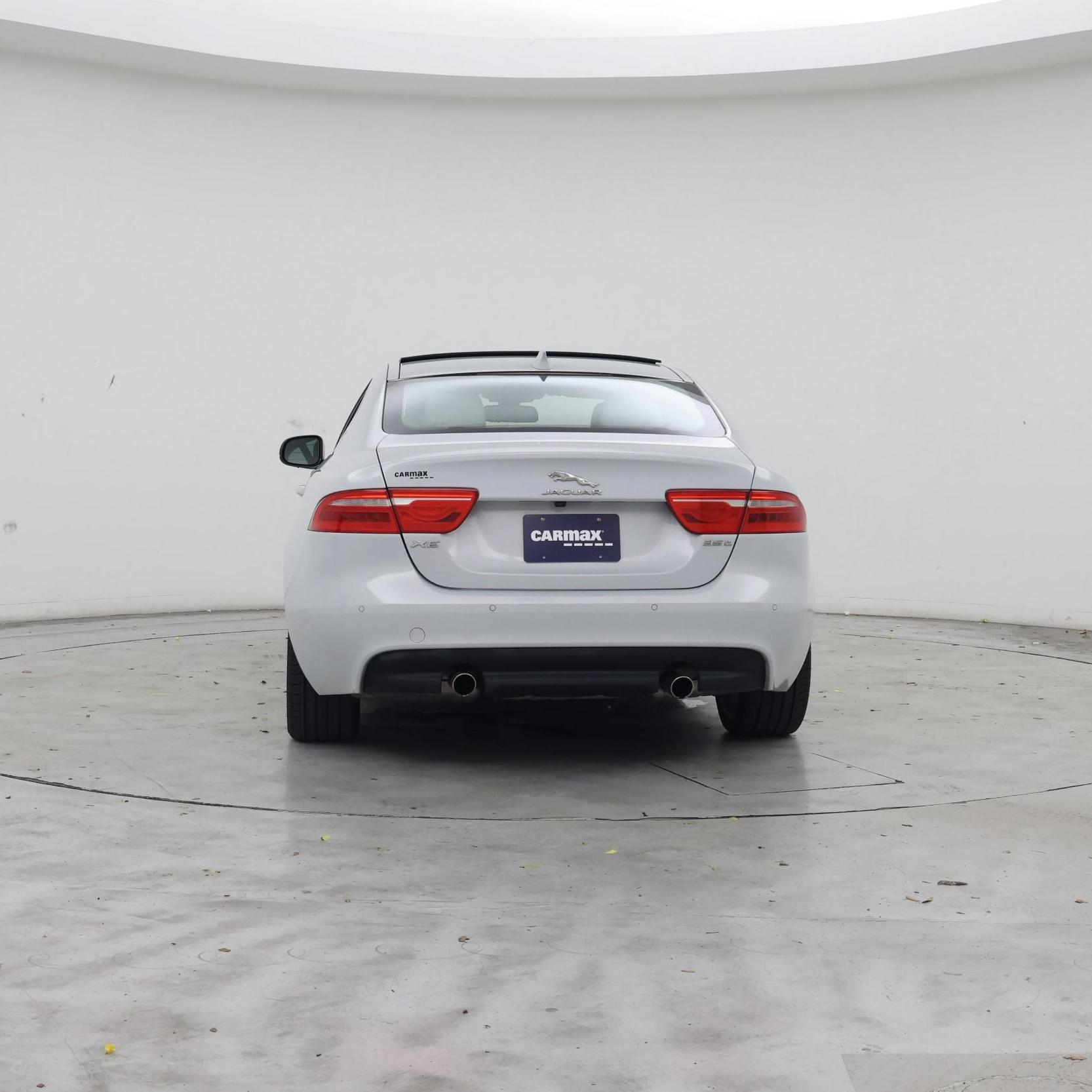 Thumbnail: 2017 Jaguar XE - 6