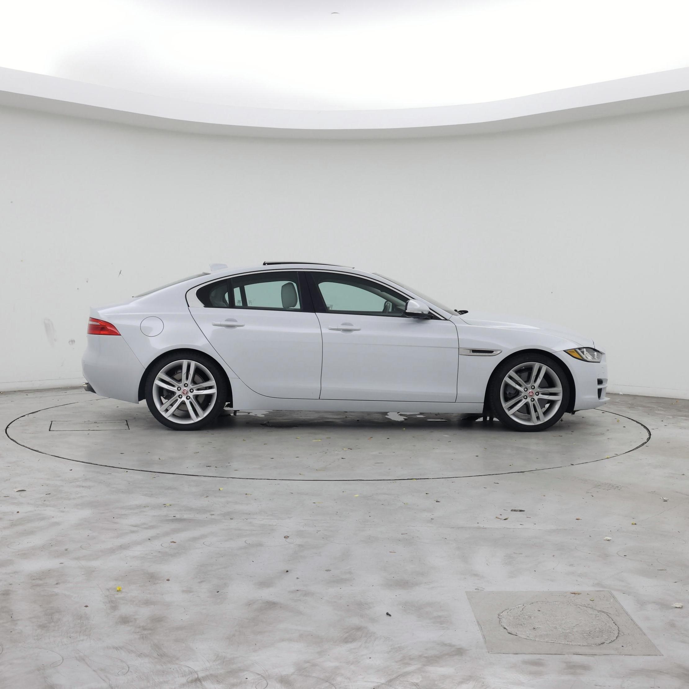 Thumbnail: 2017 Jaguar XE - 7