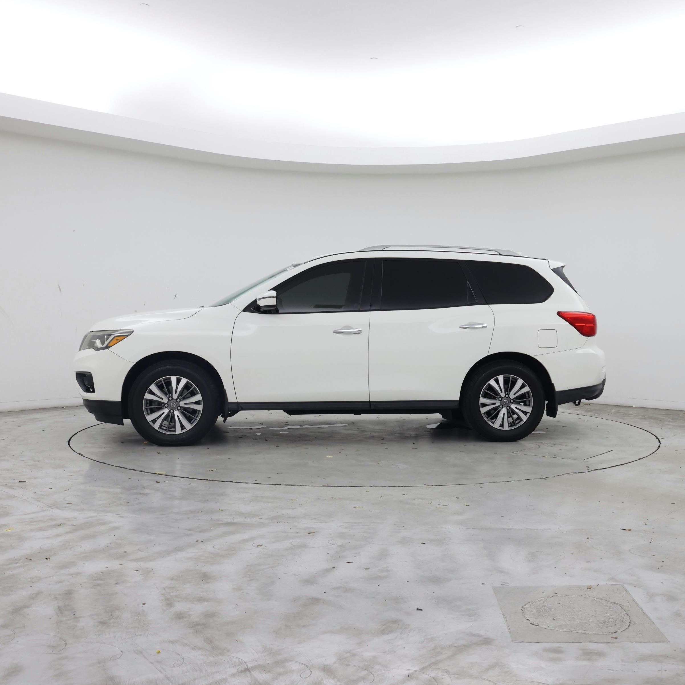 Thumbnail: 2020 Nissan Pathfinder - 3