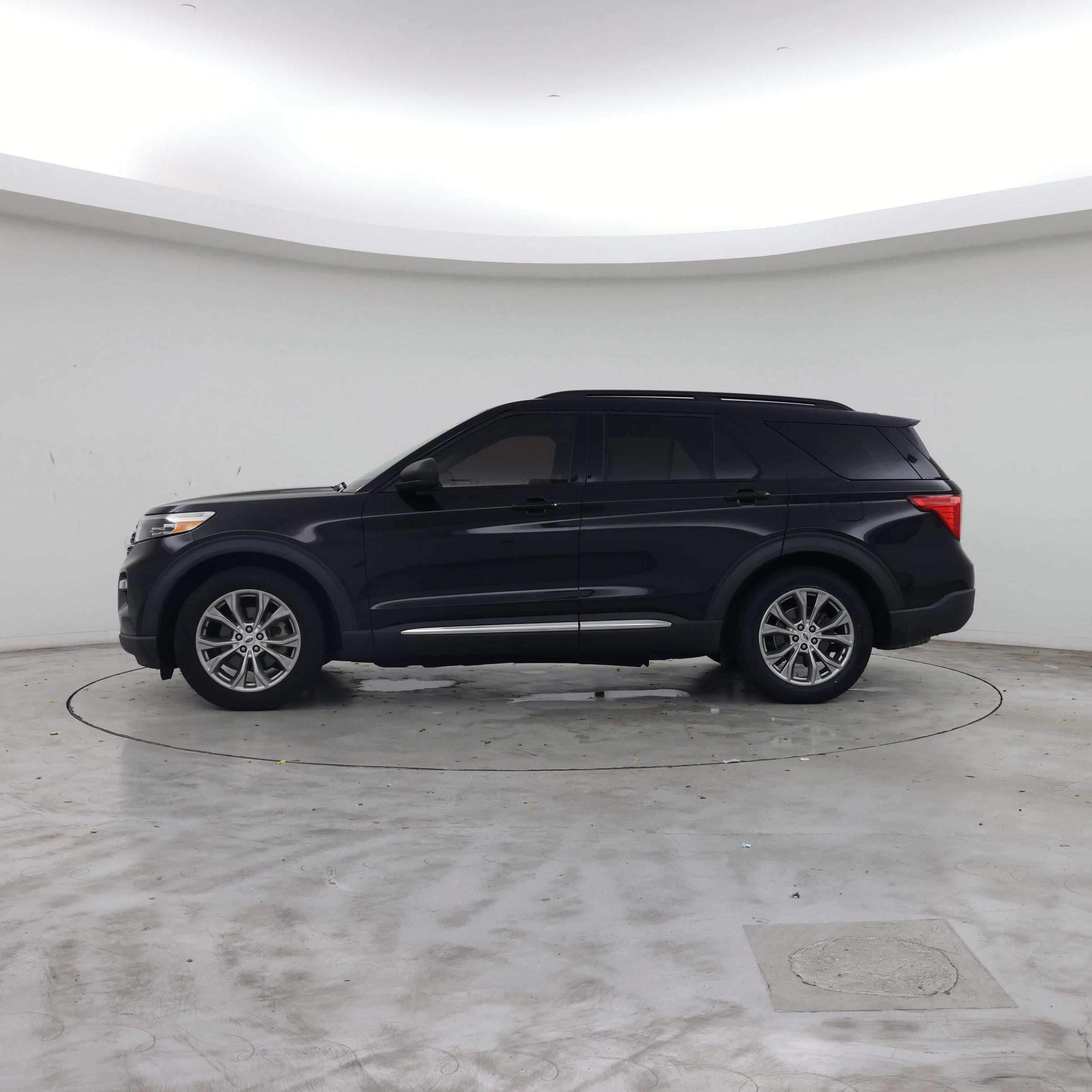 Thumbnail: 2022 Ford Explorer - 3