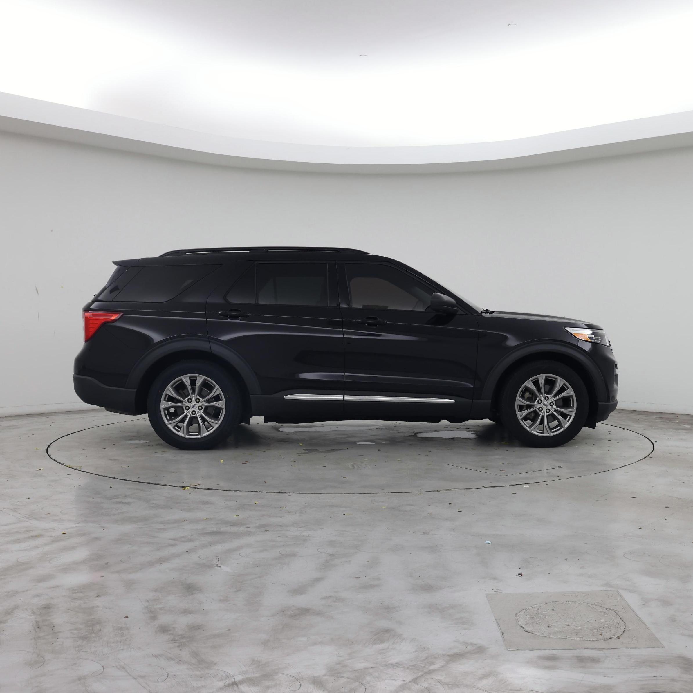 Thumbnail: 2022 Ford Explorer - 7