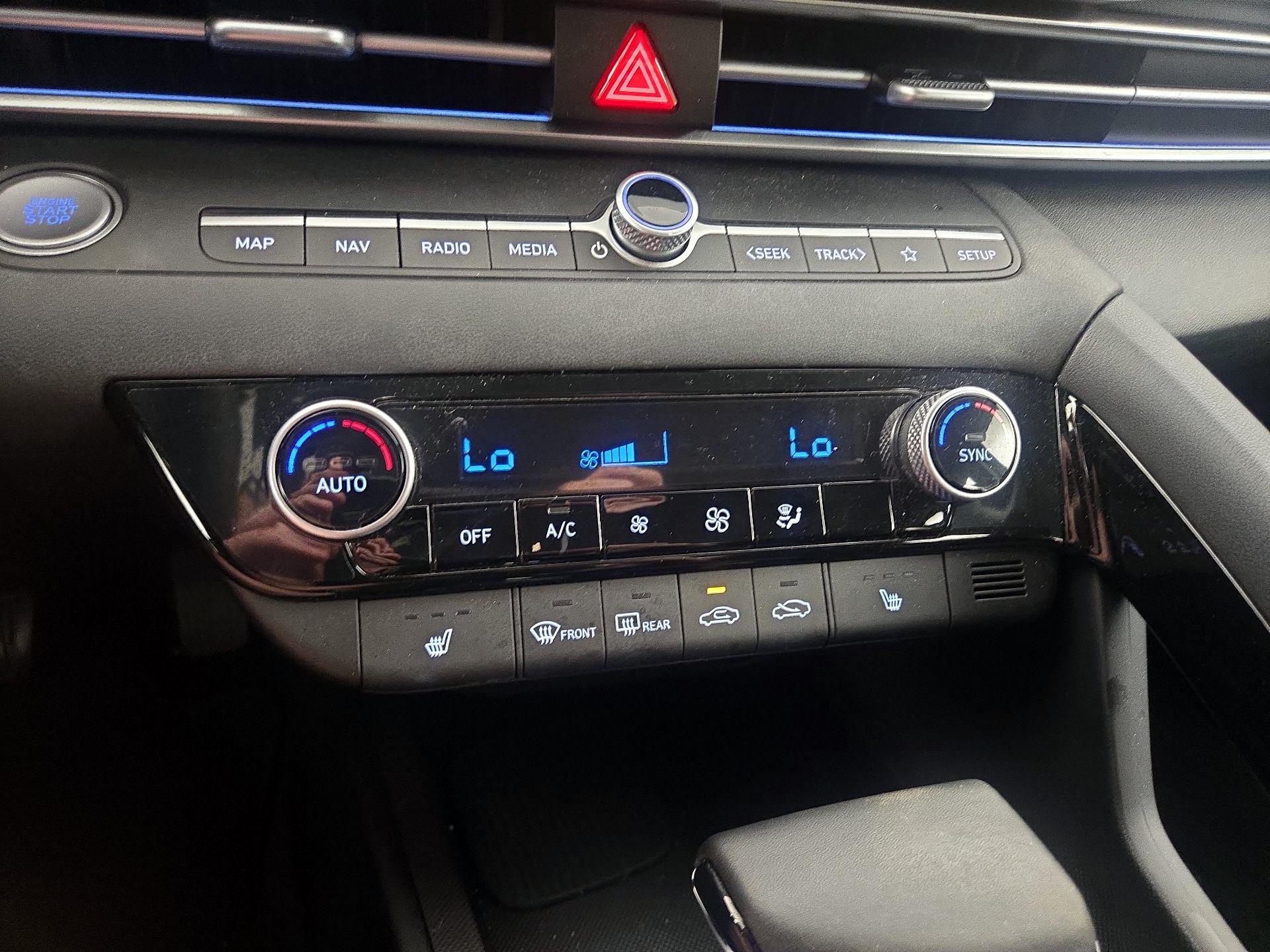 Thumbnail: 2024 Hyundai Elantra - 17
