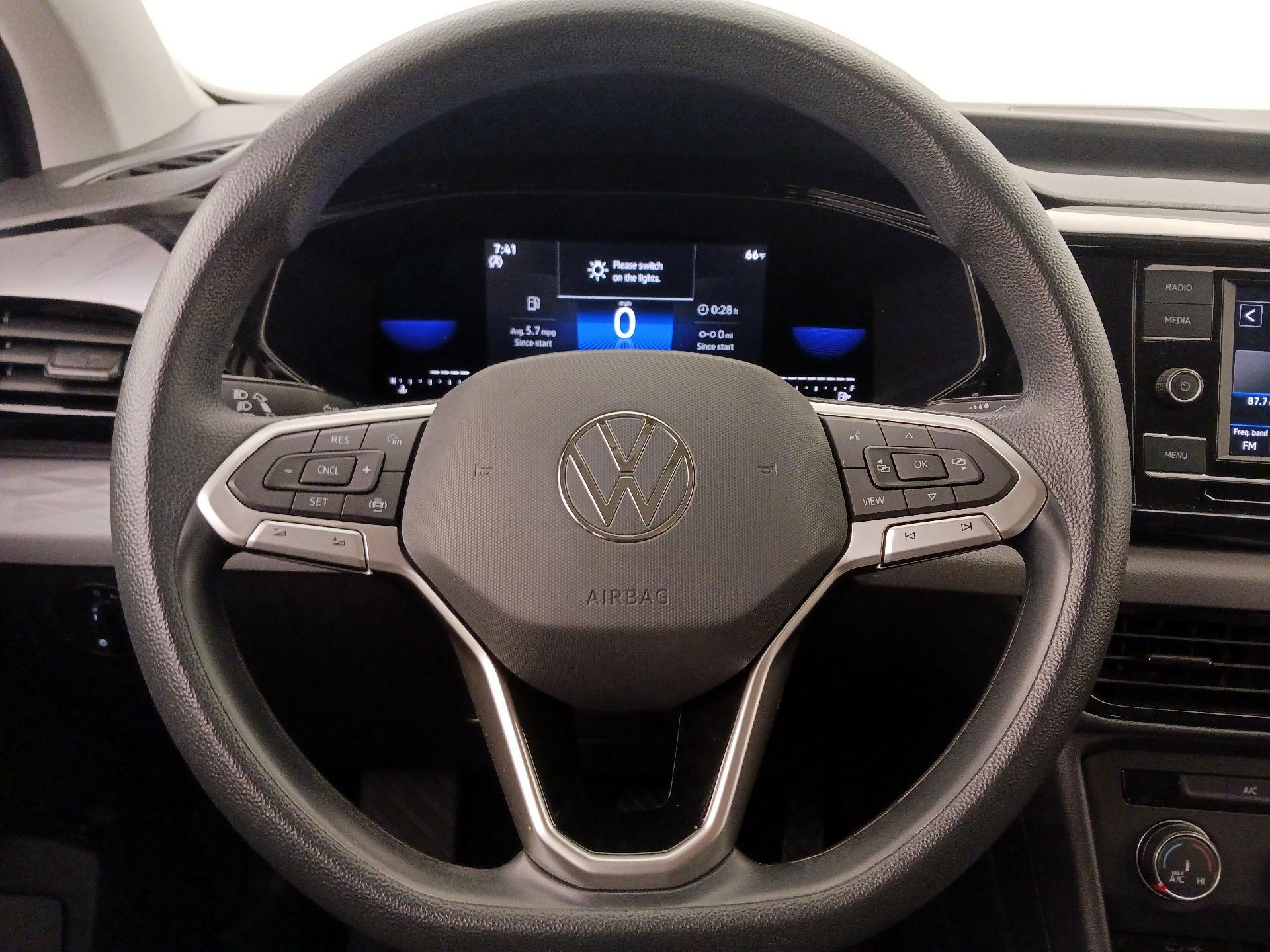 Thumbnail: 2022 Volkswagen Taos - 10