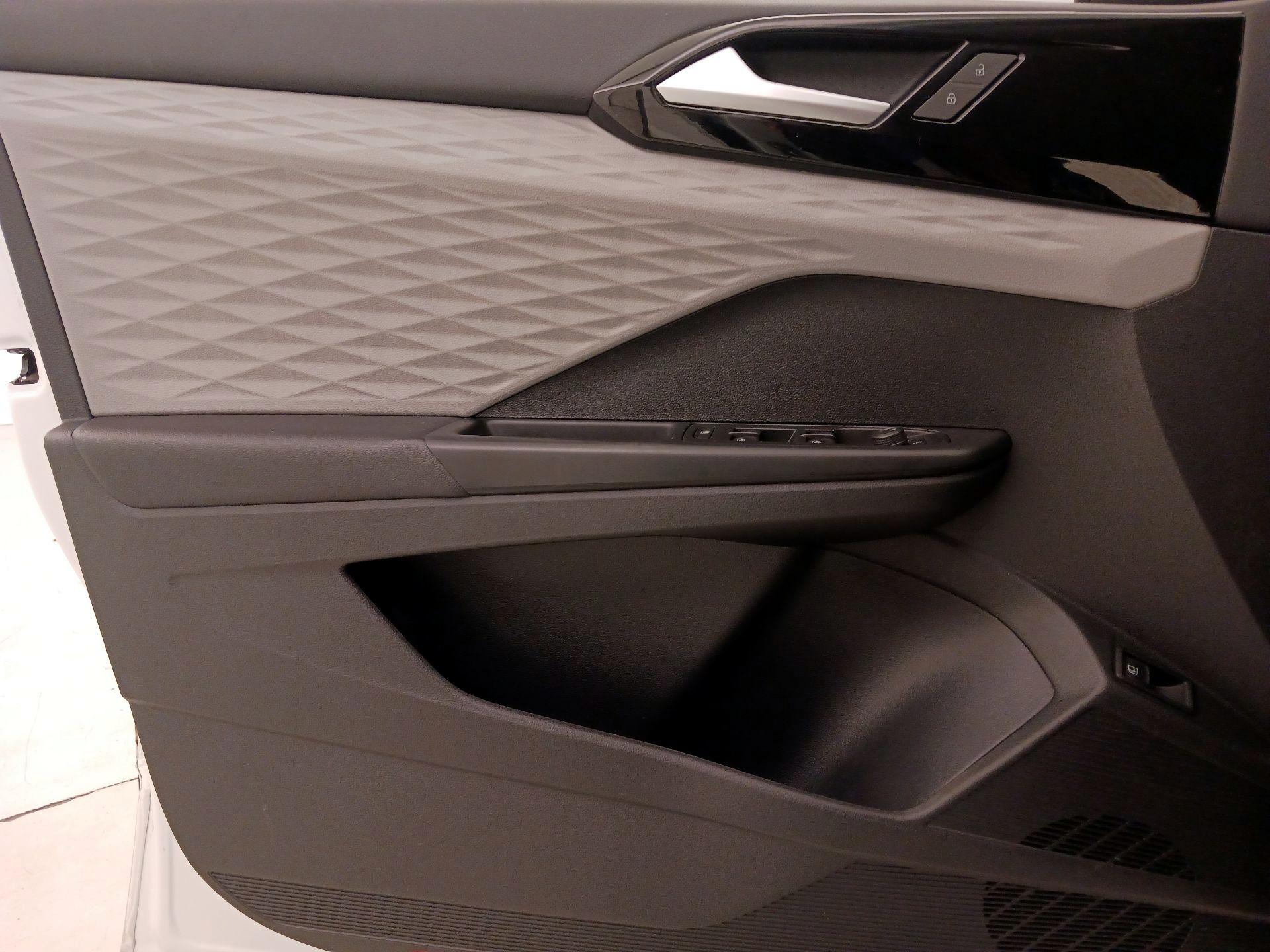 Thumbnail: 2022 Volkswagen Taos - 12