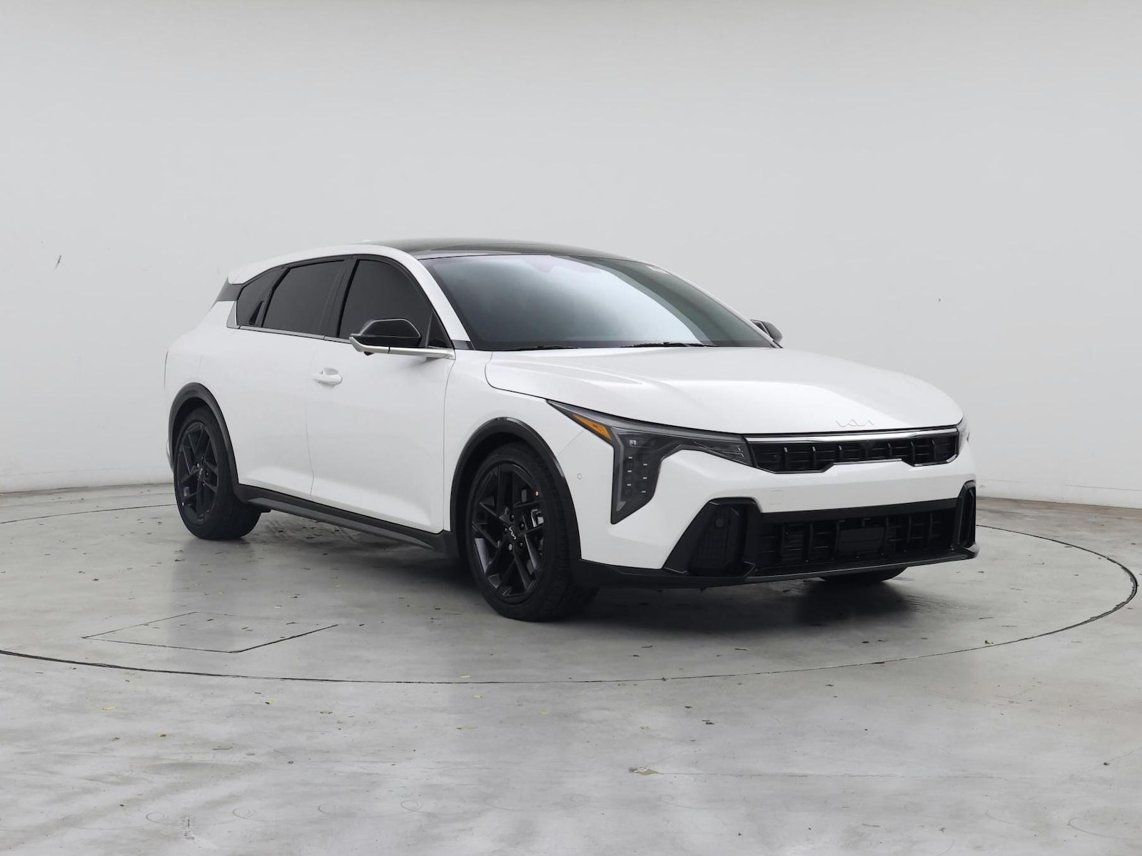 2026 Kia K4 GT-Line Turbo - Photo 2