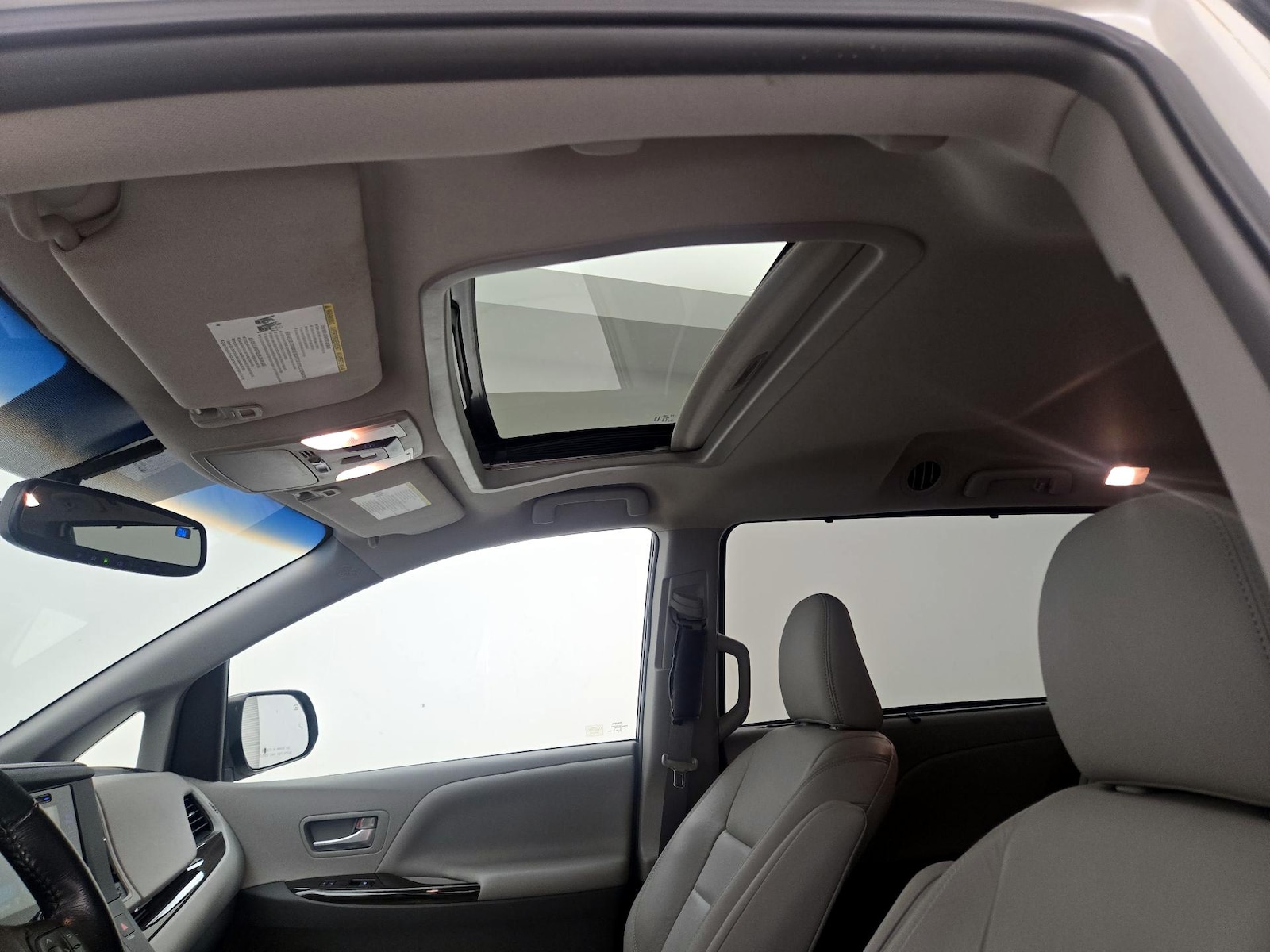 Sunroof(s) & Overhead Airbags