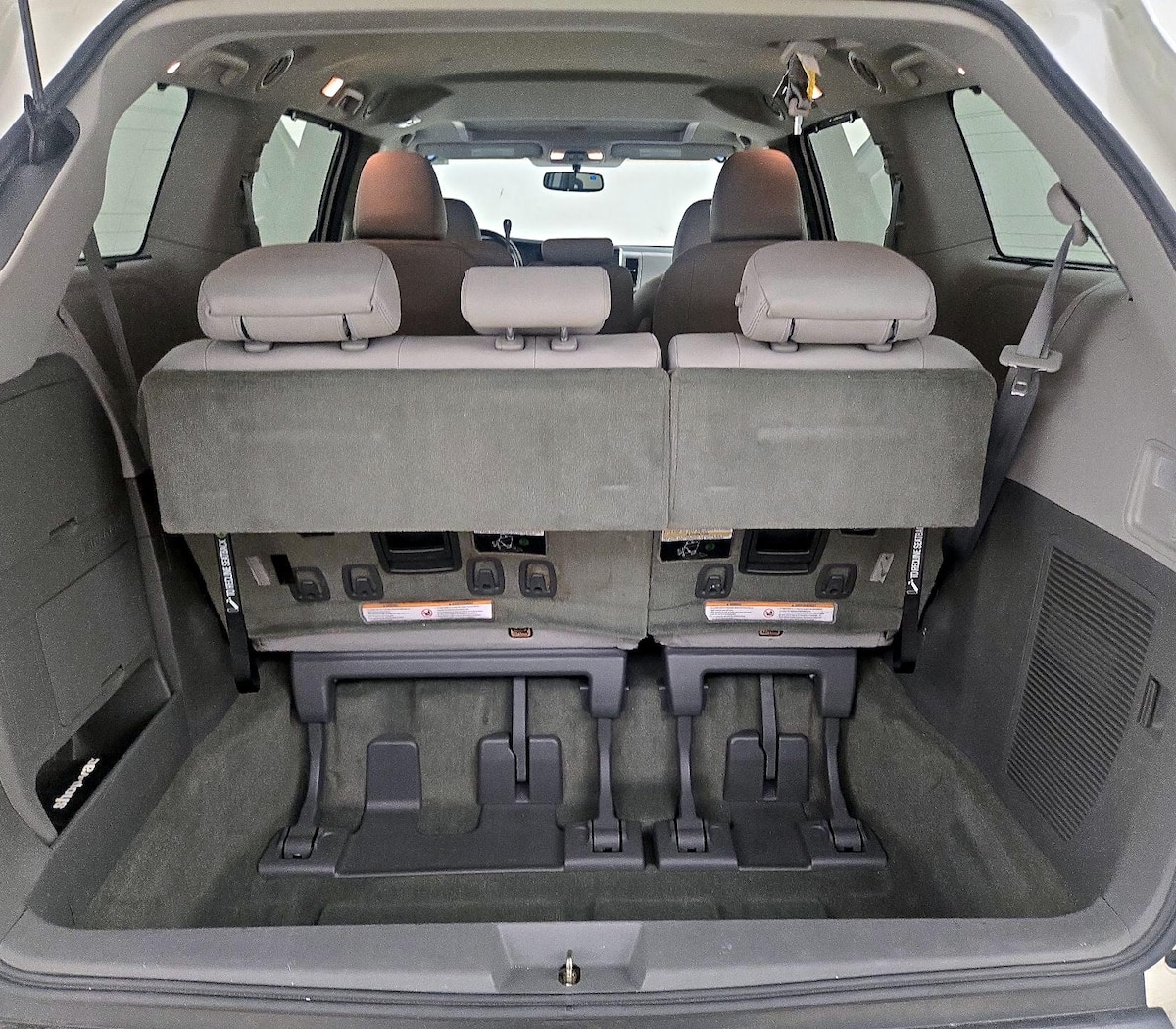 Trunk/Cargo (Seats Up)