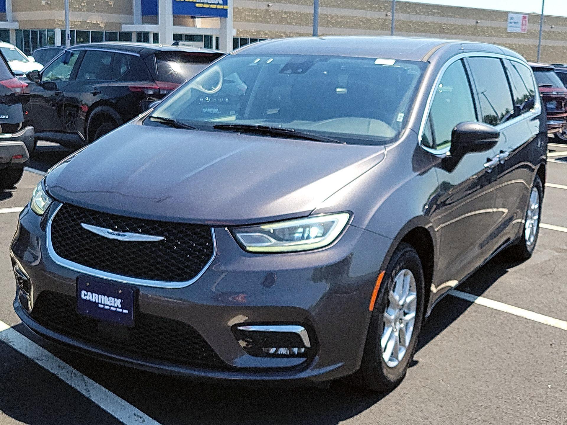 Thumbnail: 2023 Chrysler Pacifica - 3