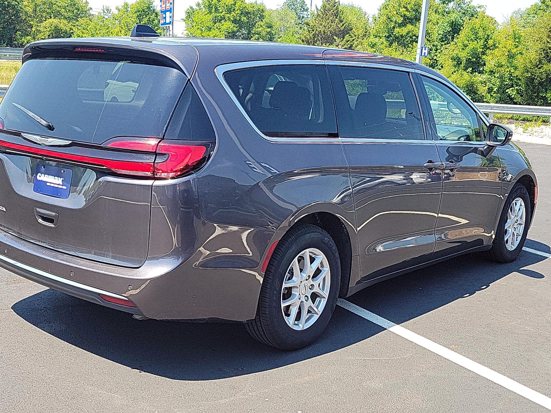 Thumbnail: 2023 Chrysler Pacifica - 5