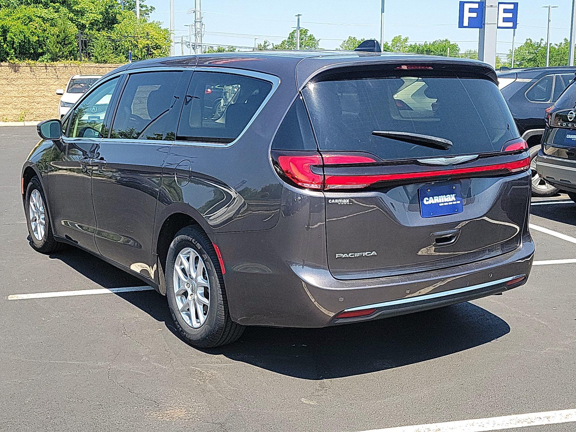 Thumbnail: 2023 Chrysler Pacifica - 7