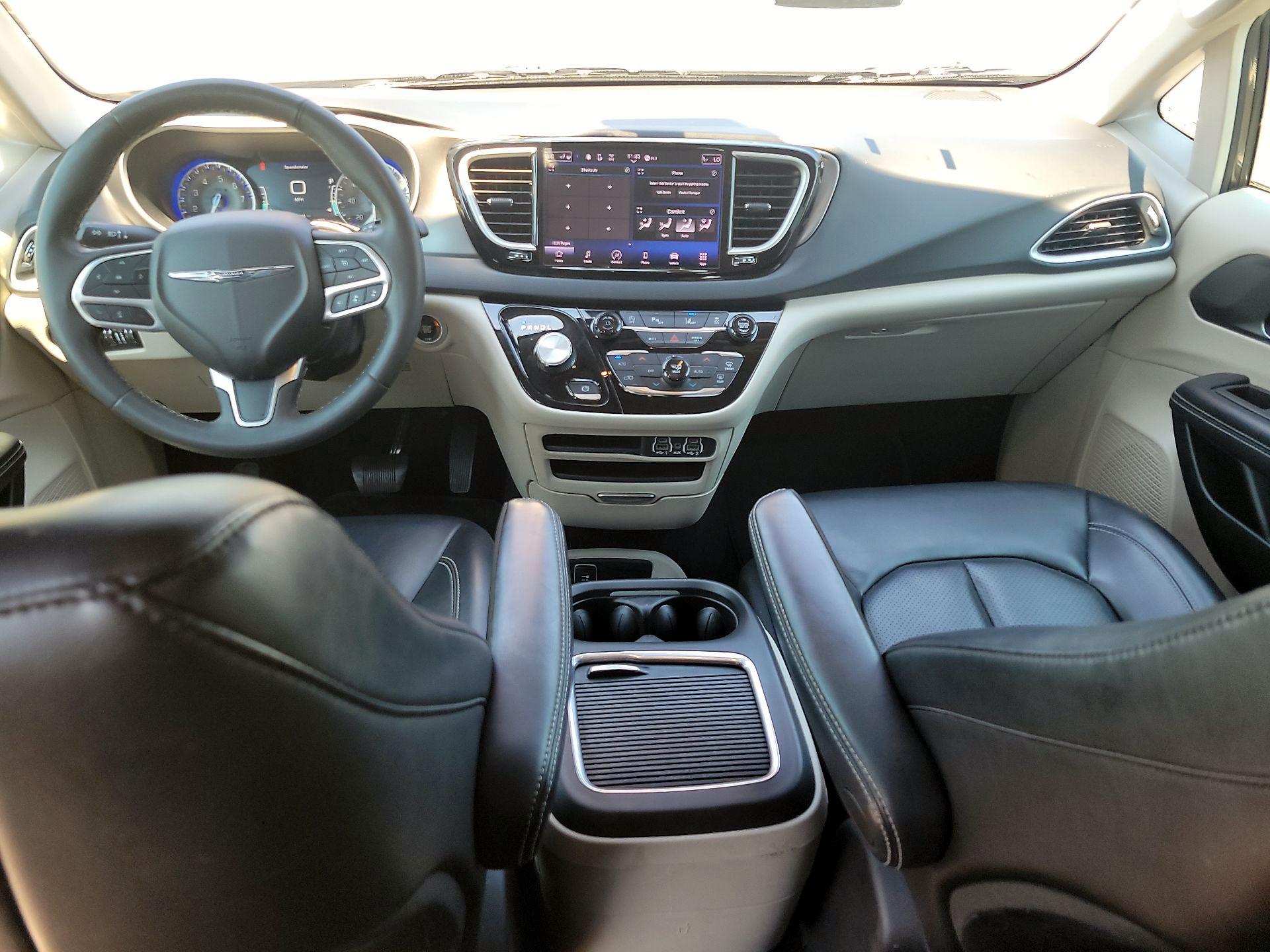 Thumbnail: 2023 Chrysler Pacifica - 8