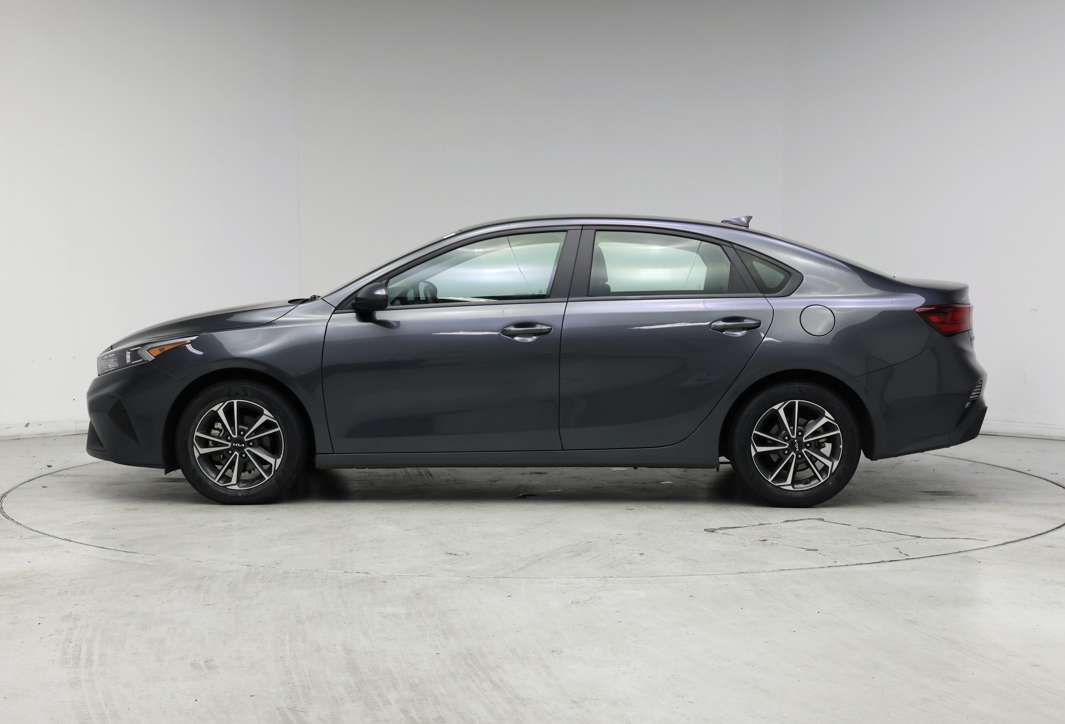 Thumbnail: 2024 Kia Forte - 3