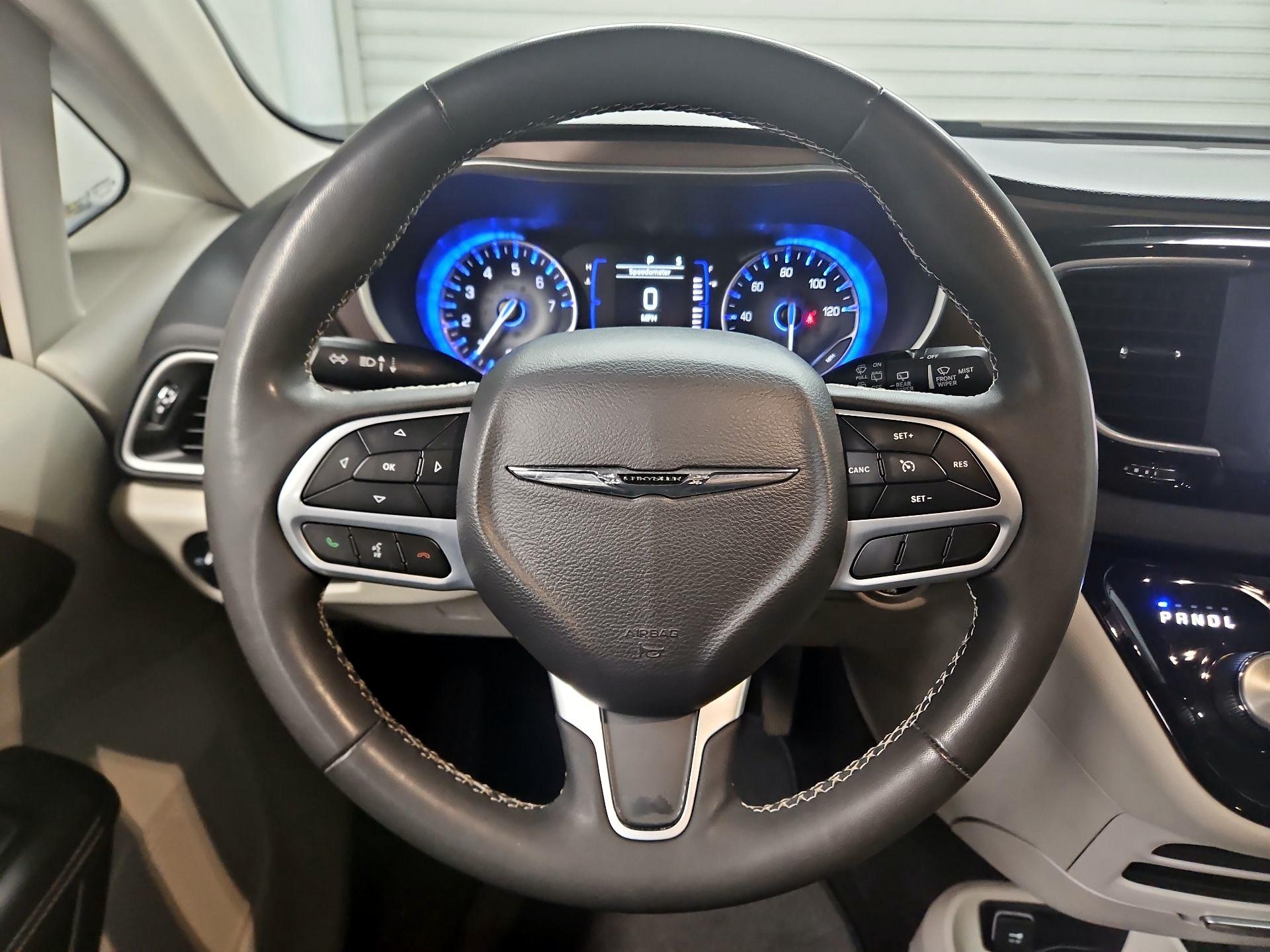Thumbnail: 2023 Chrysler Voyager - 10