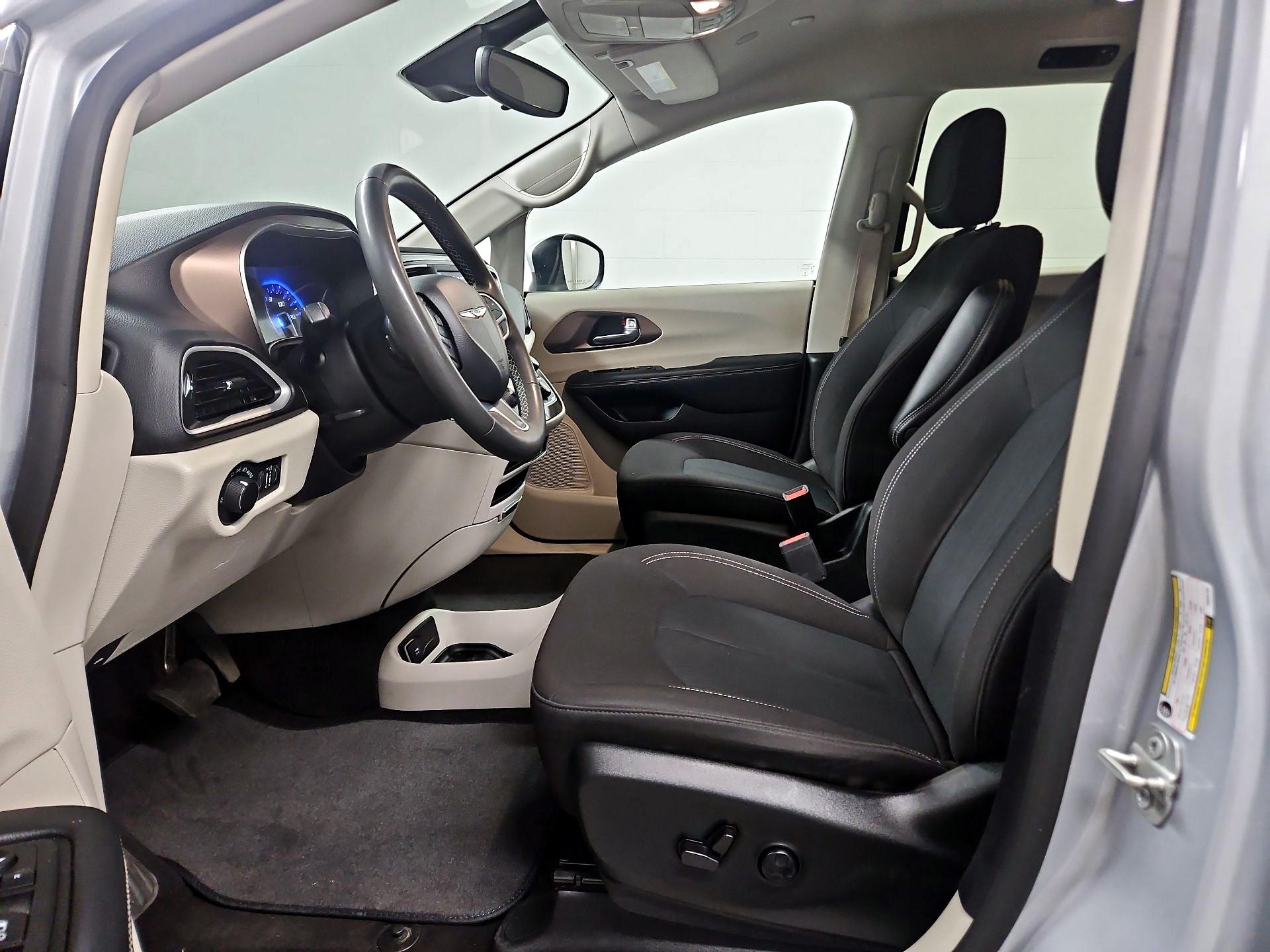 Thumbnail: 2023 Chrysler Voyager - 11
