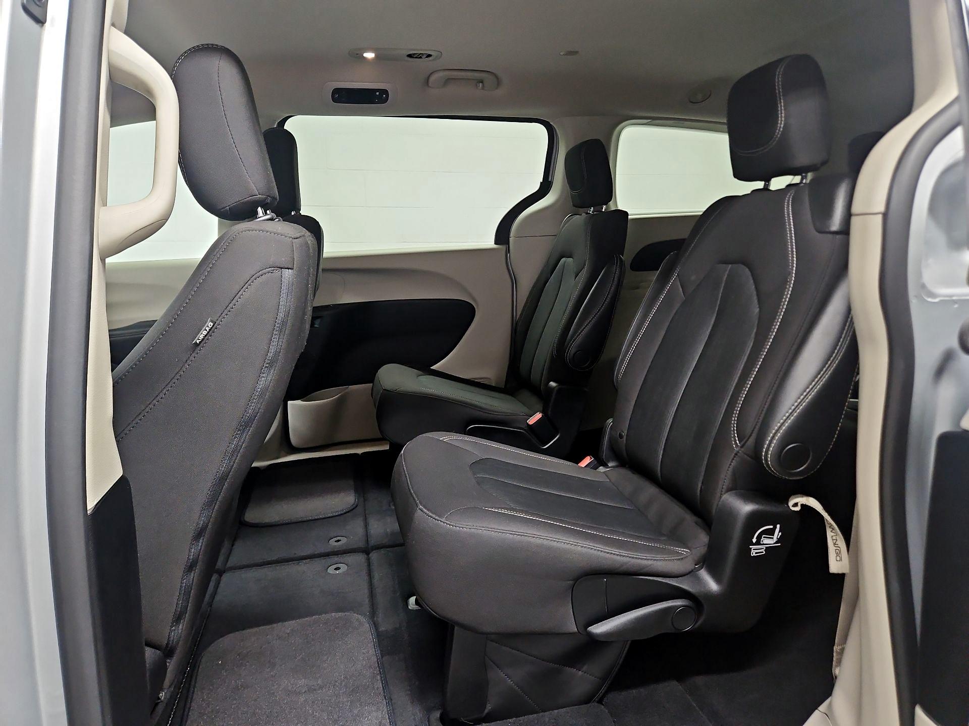 Thumbnail: 2023 Chrysler Voyager - 19