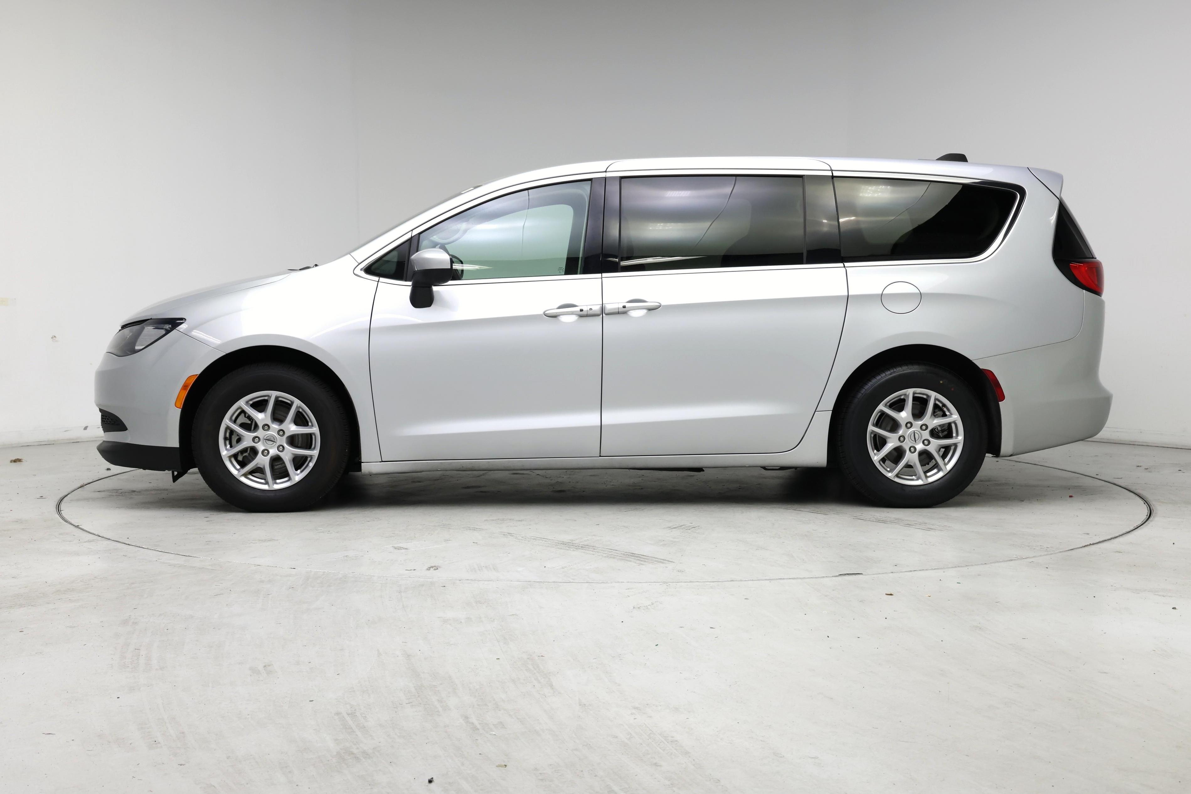 Thumbnail: 2023 Chrysler Voyager - 3