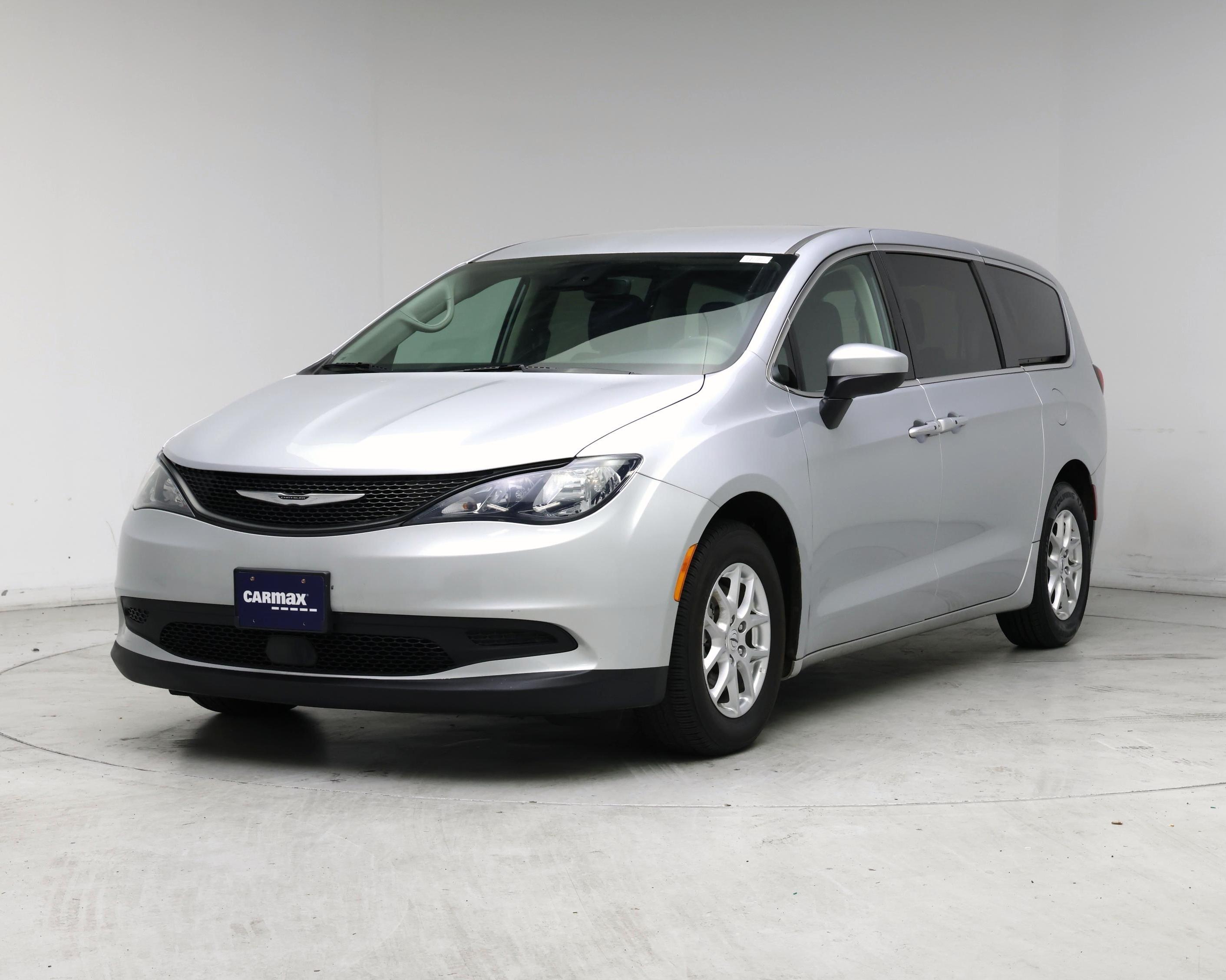 Thumbnail: 2023 Chrysler Voyager - 4