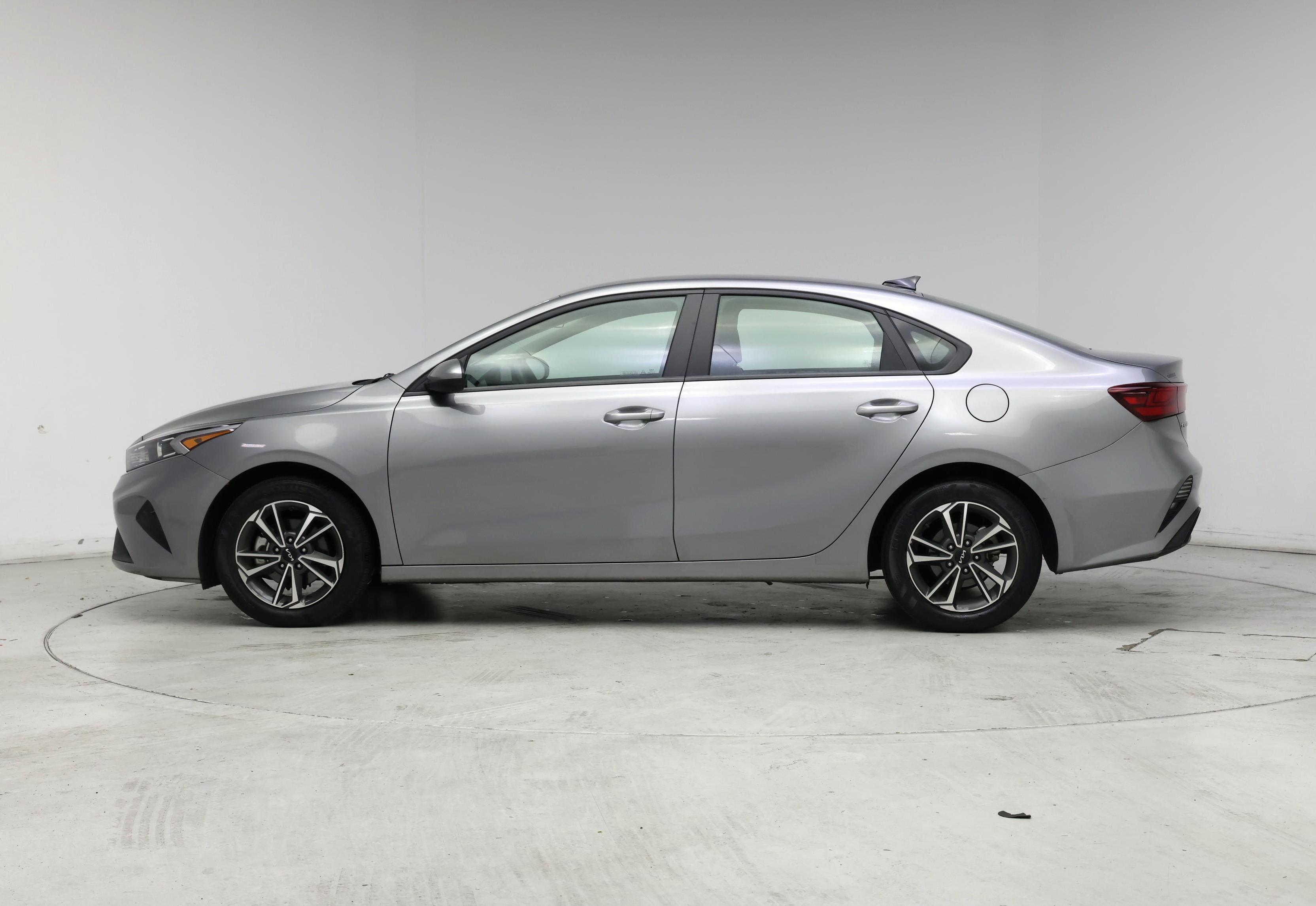 Thumbnail: 2024 Kia Forte - 3