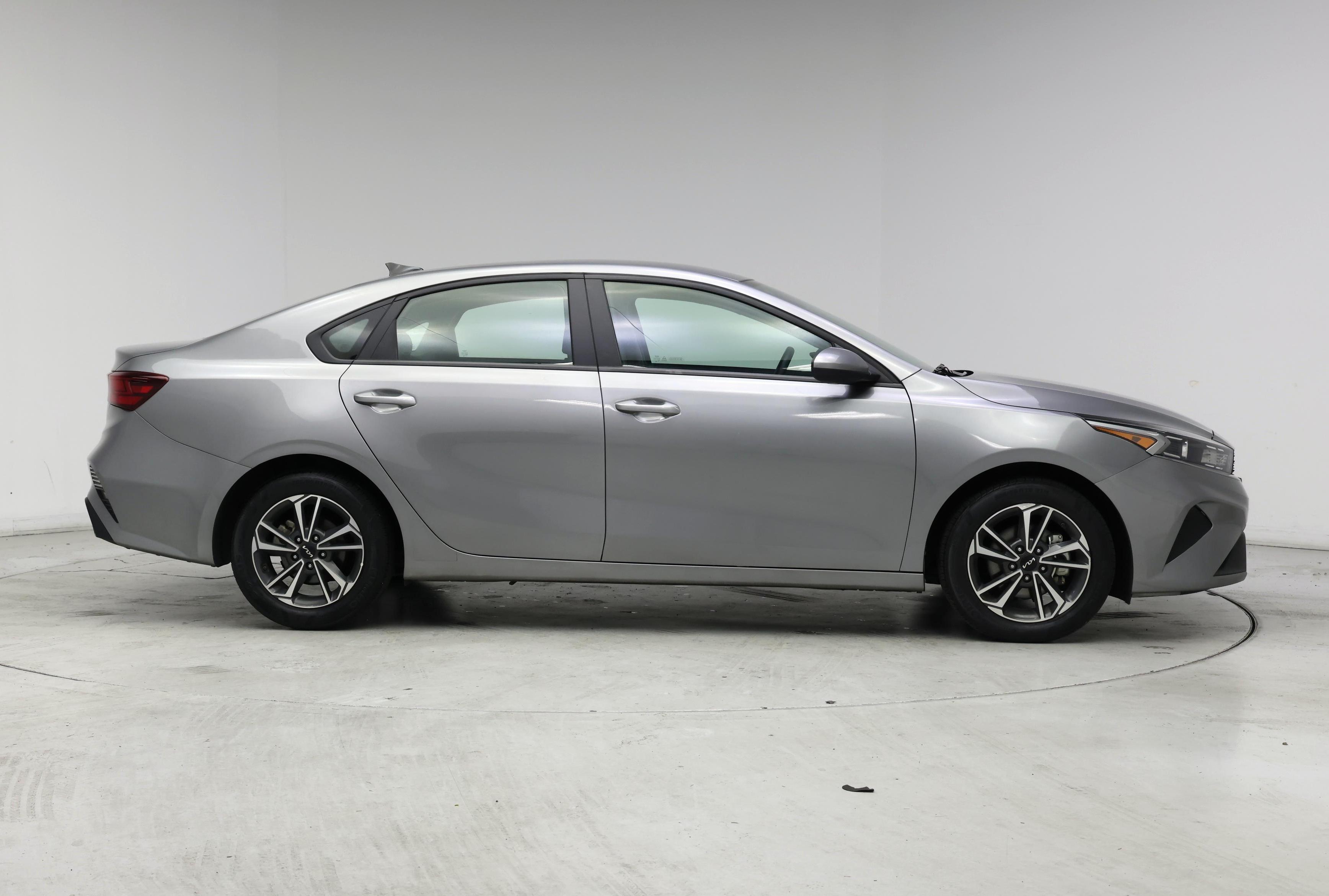 Thumbnail: 2024 Kia Forte - 7
