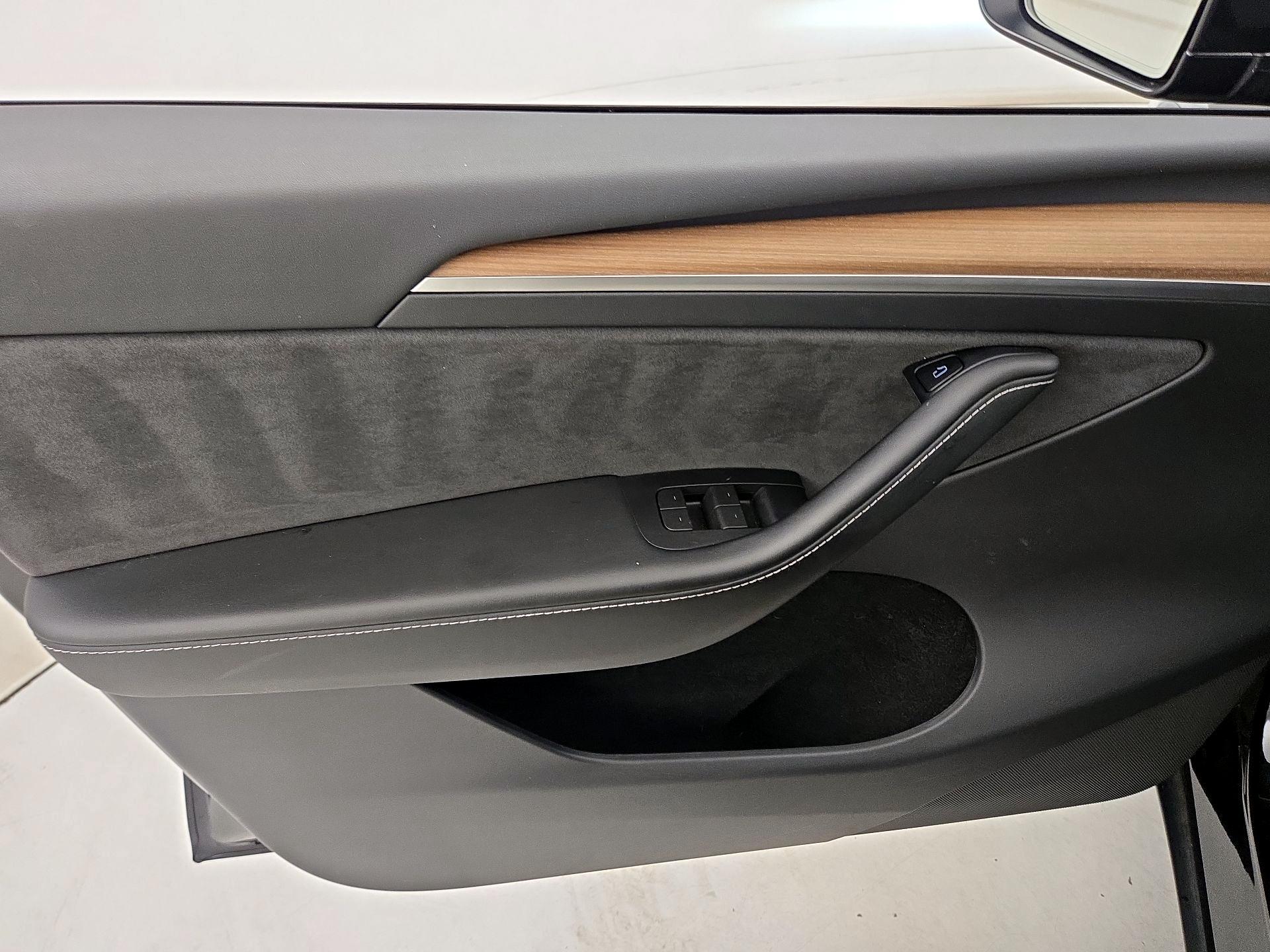 Thumbnail: 2023 Tesla Model Y - 12