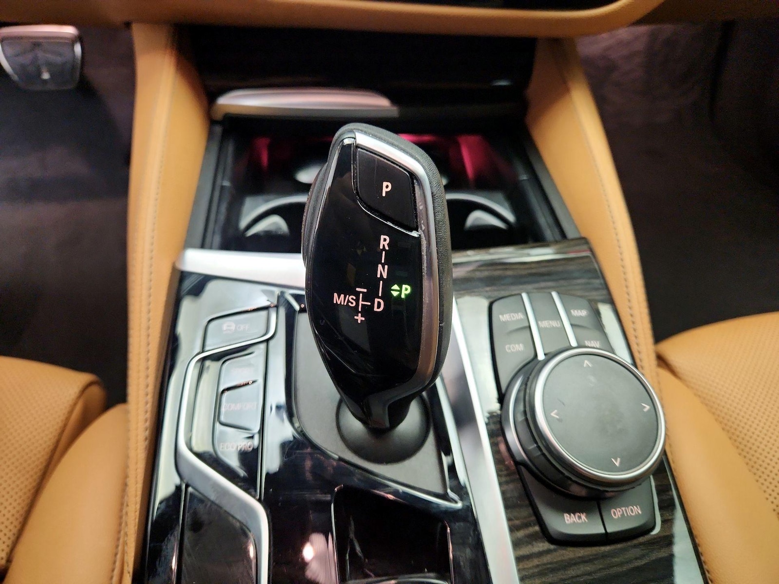 2022 BMW 5 Series 530i - Photo 19