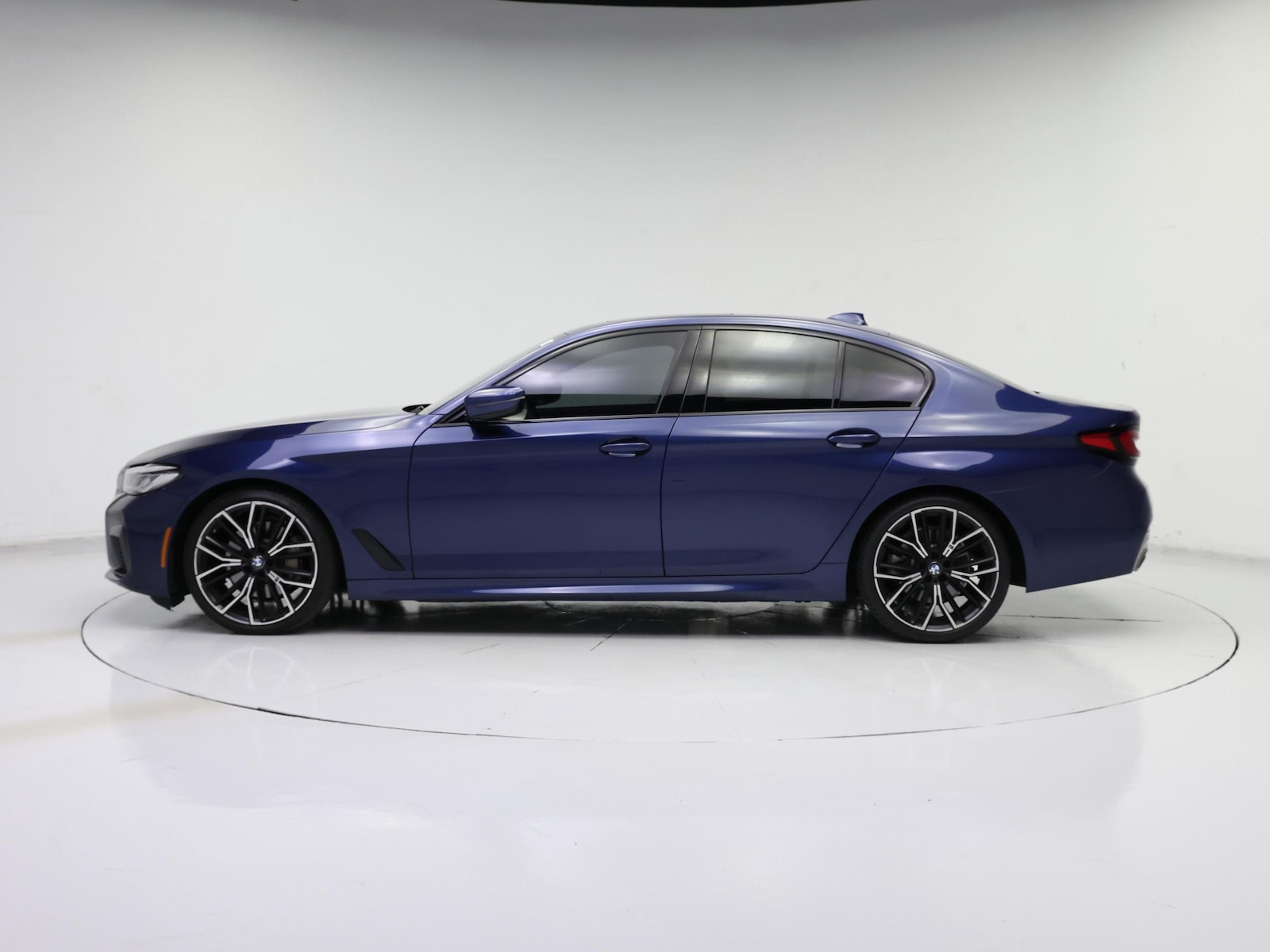 2022 BMW 5 Series 530i - Photo 4