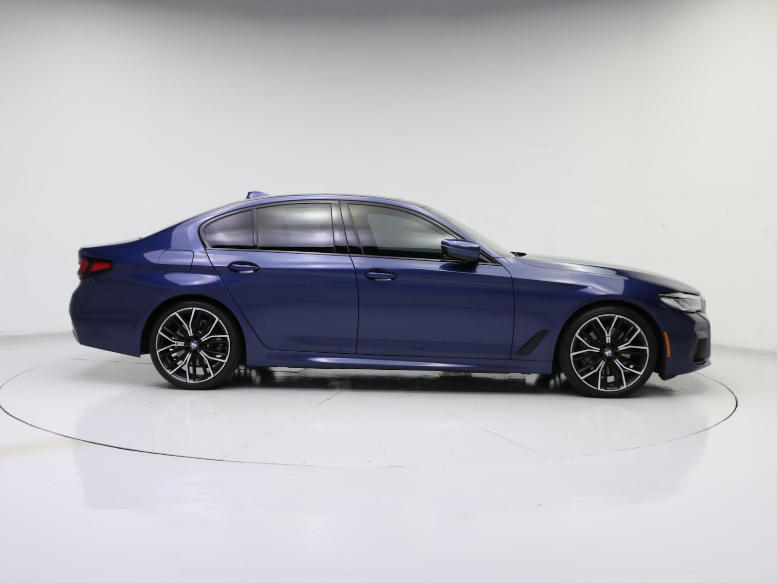 2022 BMW 5 Series 530i - Photo 8