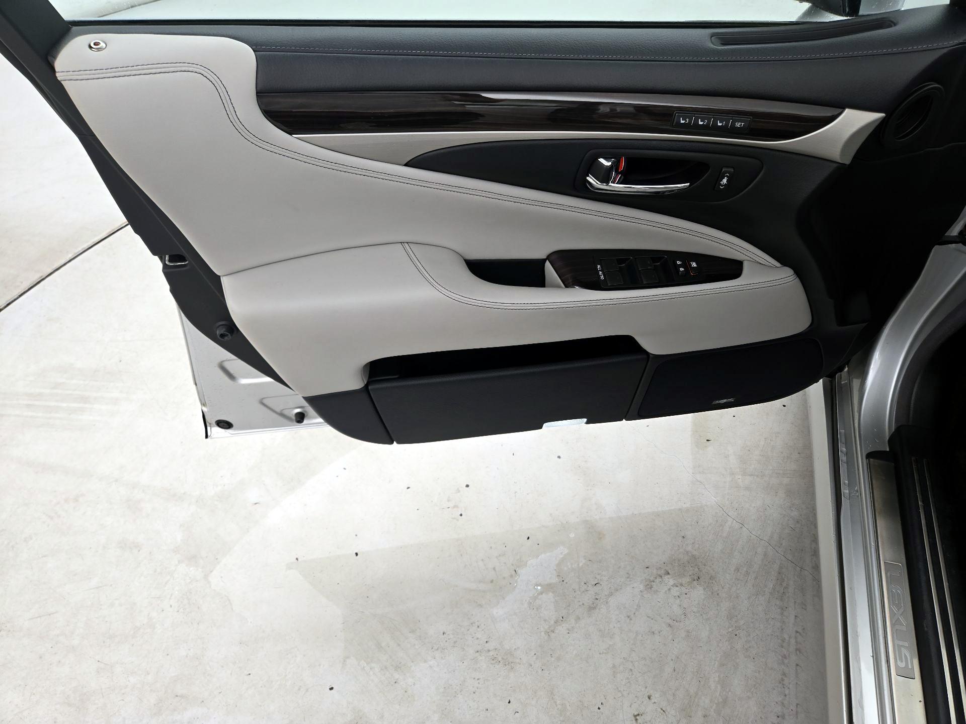 Thumbnail: 2015 Lexus LS - 12
