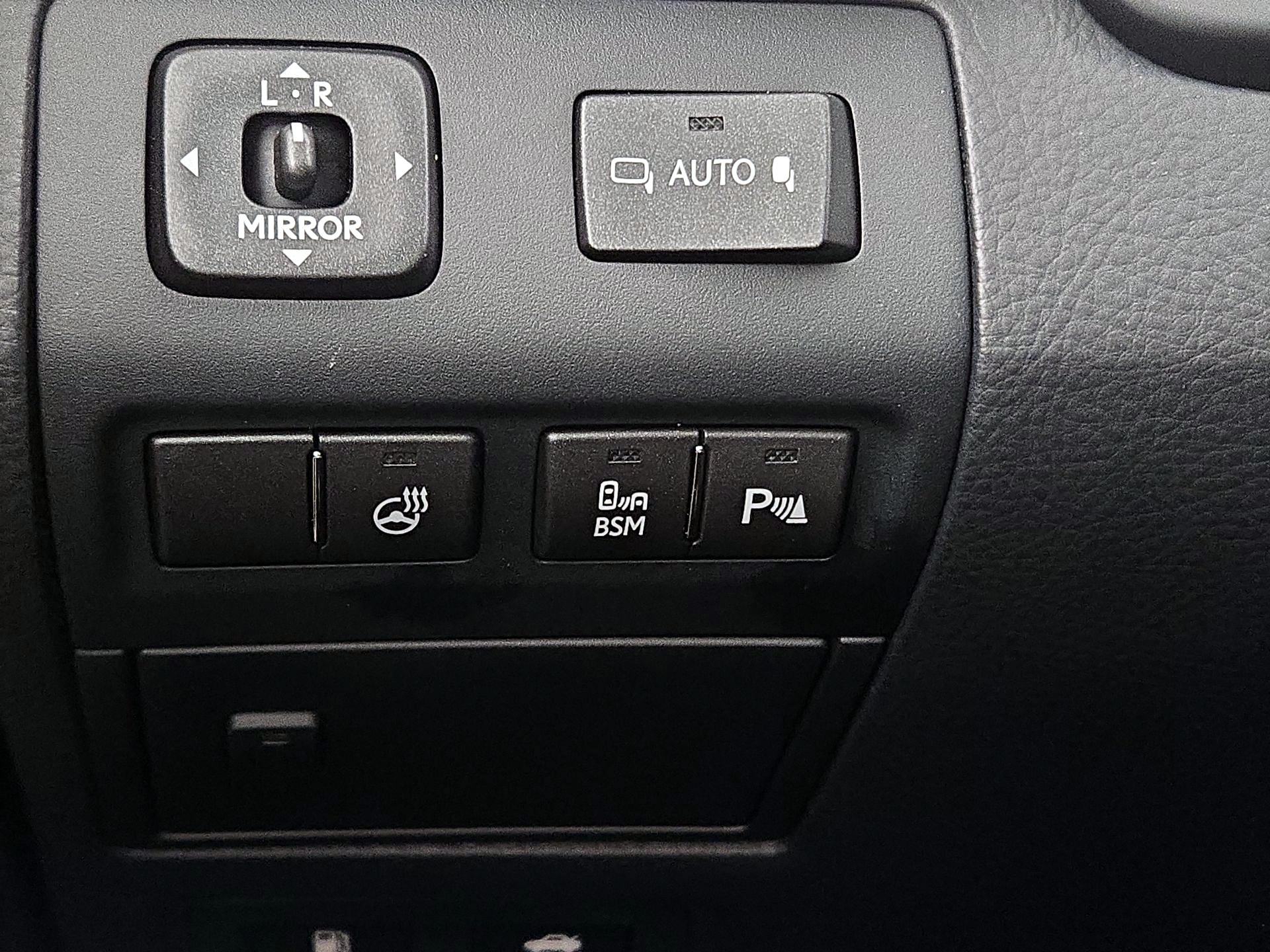 Thumbnail: 2015 Lexus LS - 13