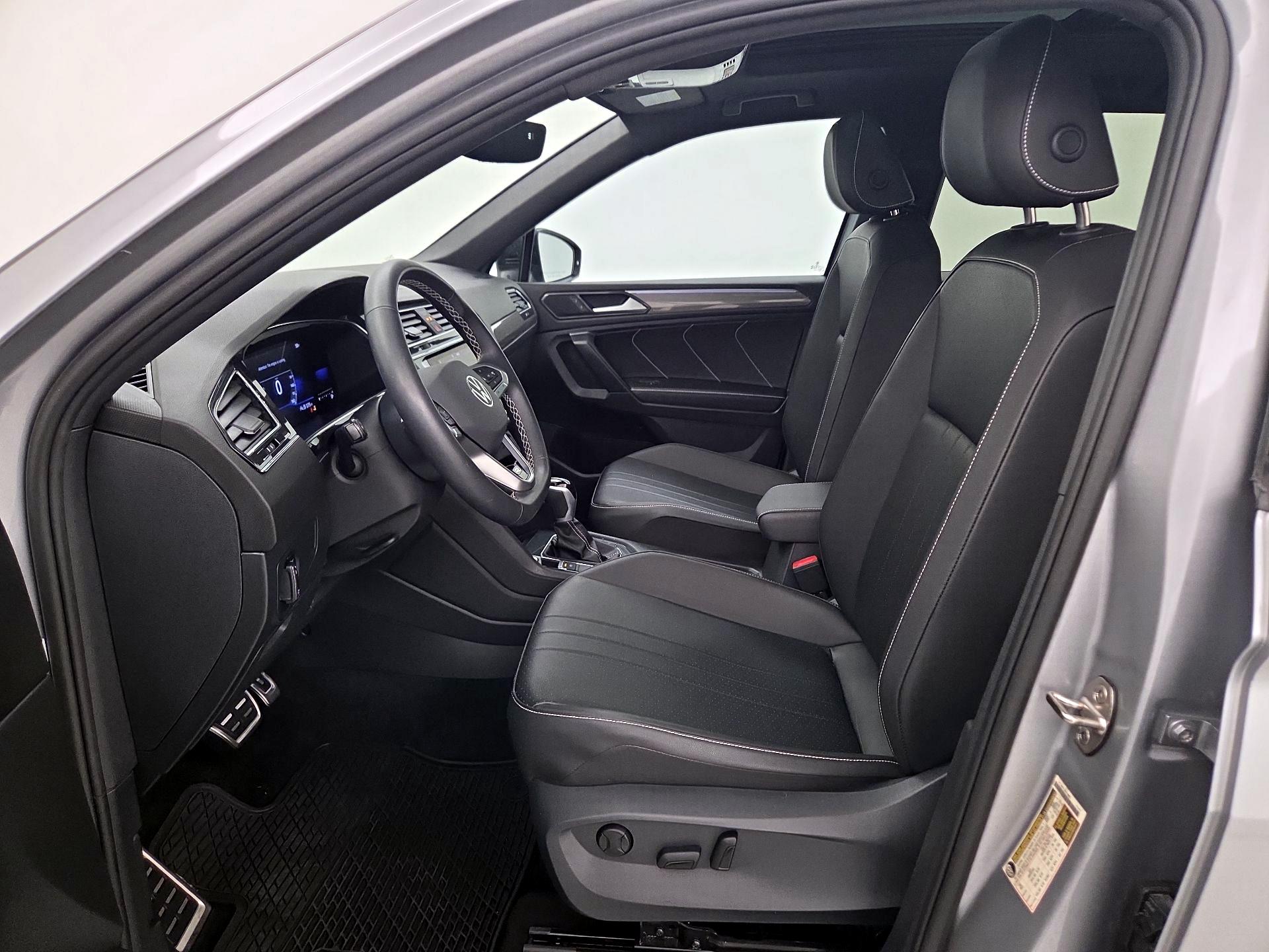 Thumbnail: 2023 Volkswagen Tiguan - 11