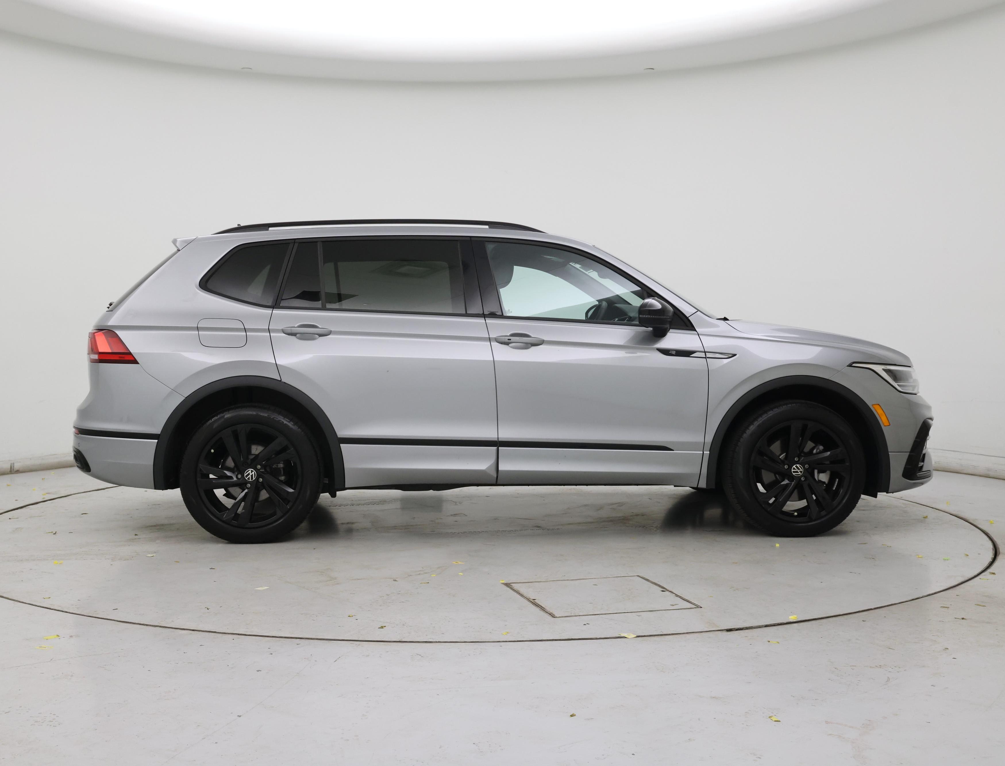 Thumbnail: 2023 Volkswagen Tiguan - 7