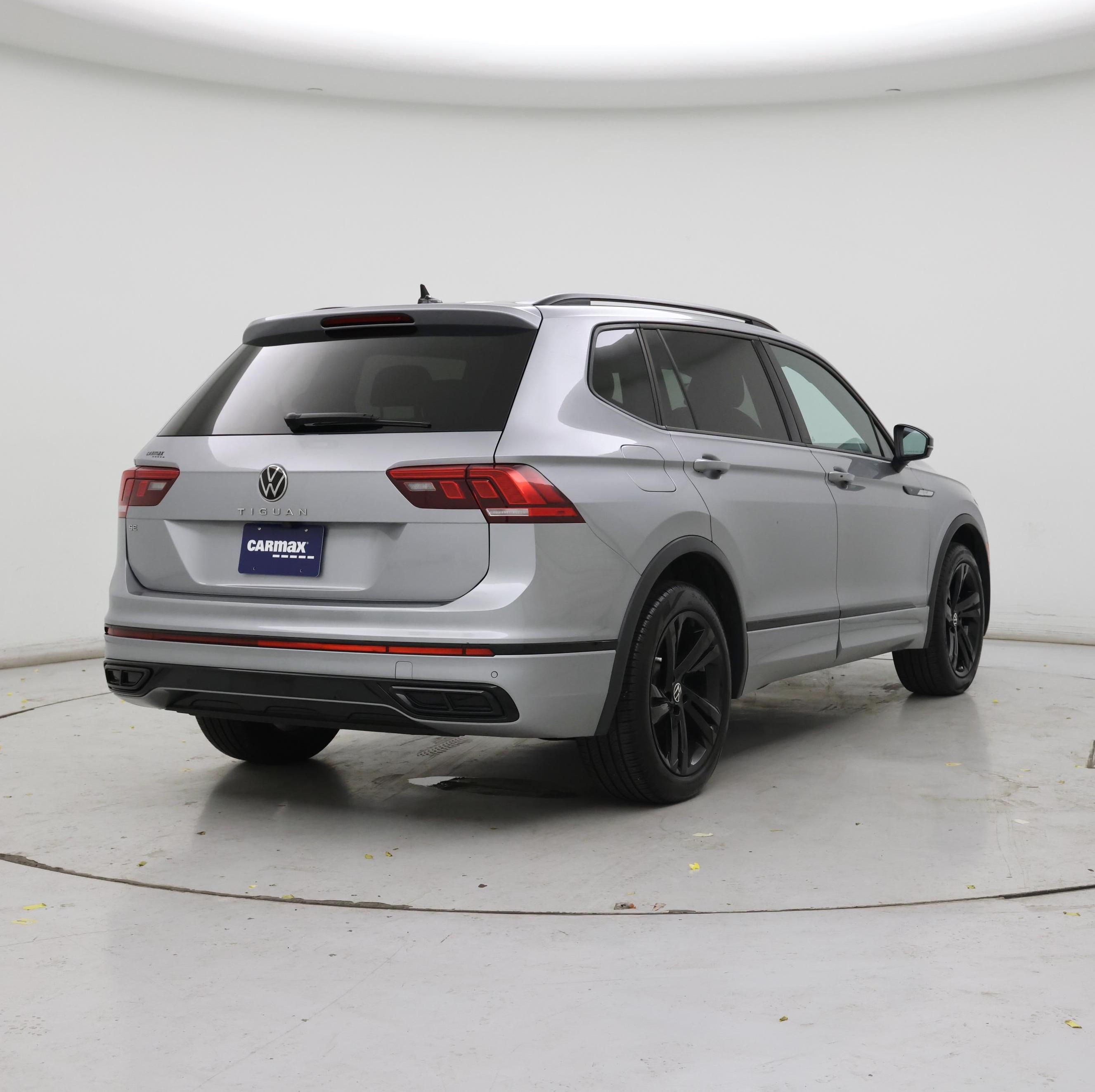 Thumbnail: 2023 Volkswagen Tiguan - 8