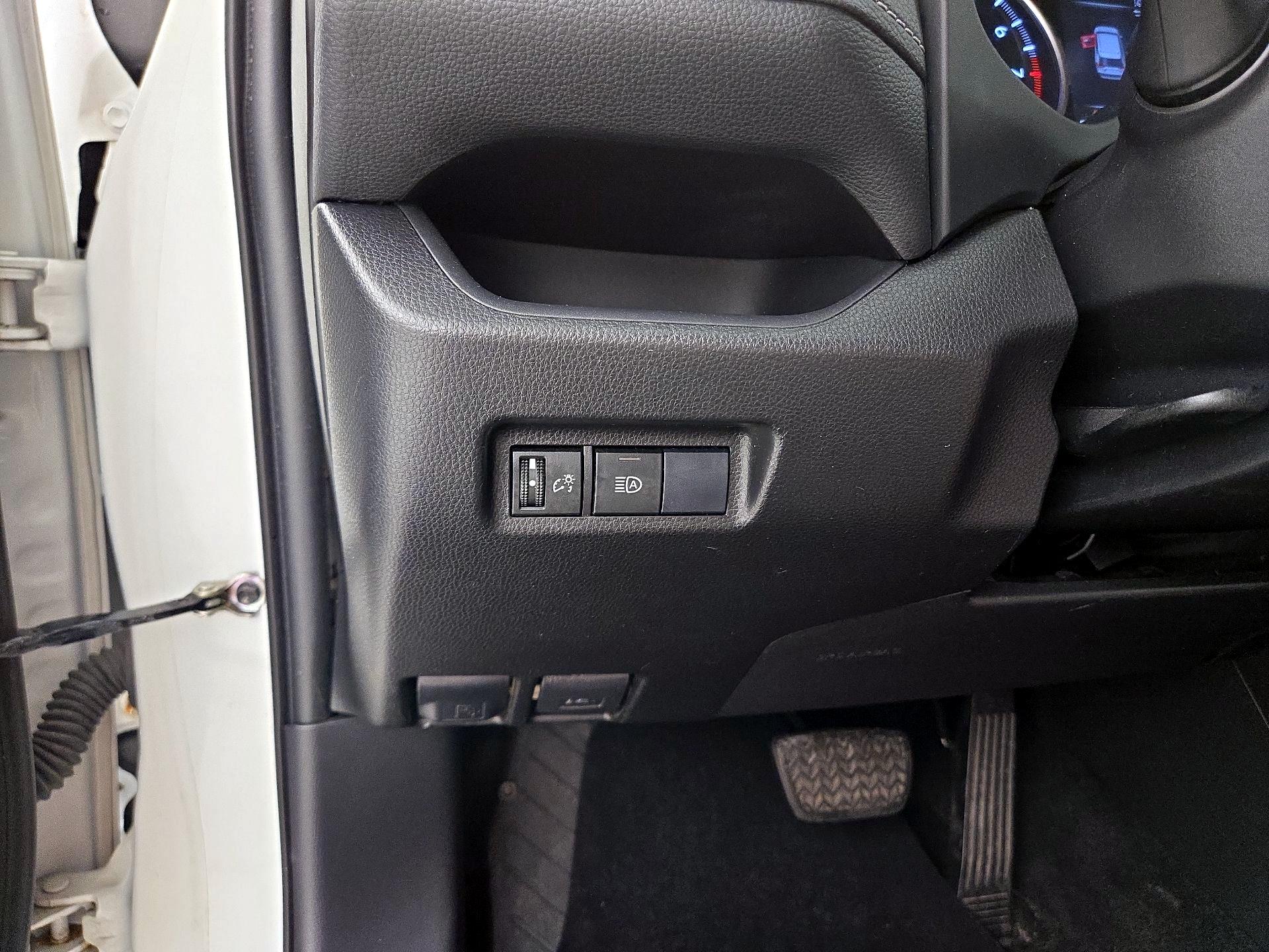 Thumbnail: 2019 Toyota RAV4 - 13