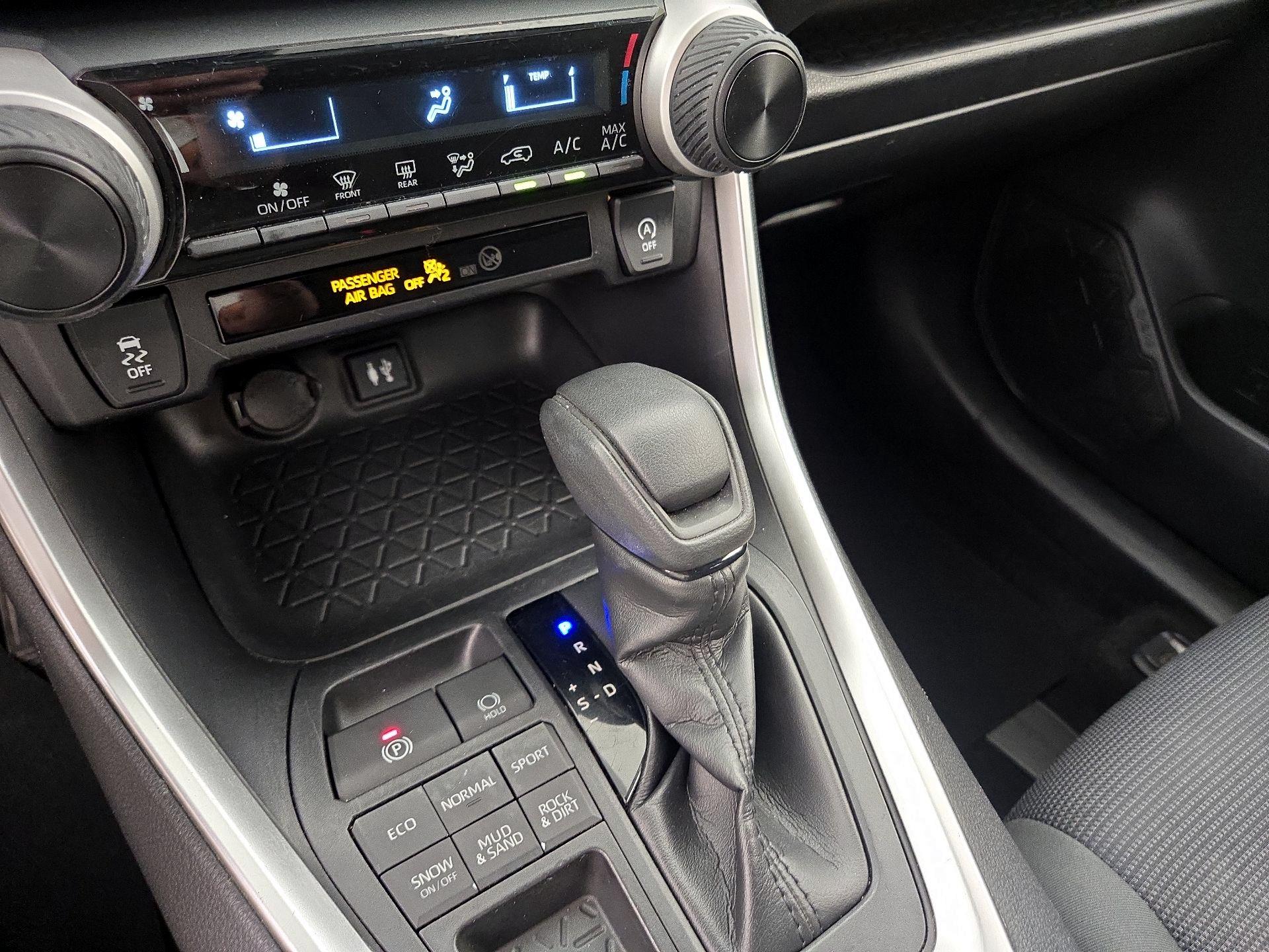 Thumbnail: 2019 Toyota RAV4 - 17