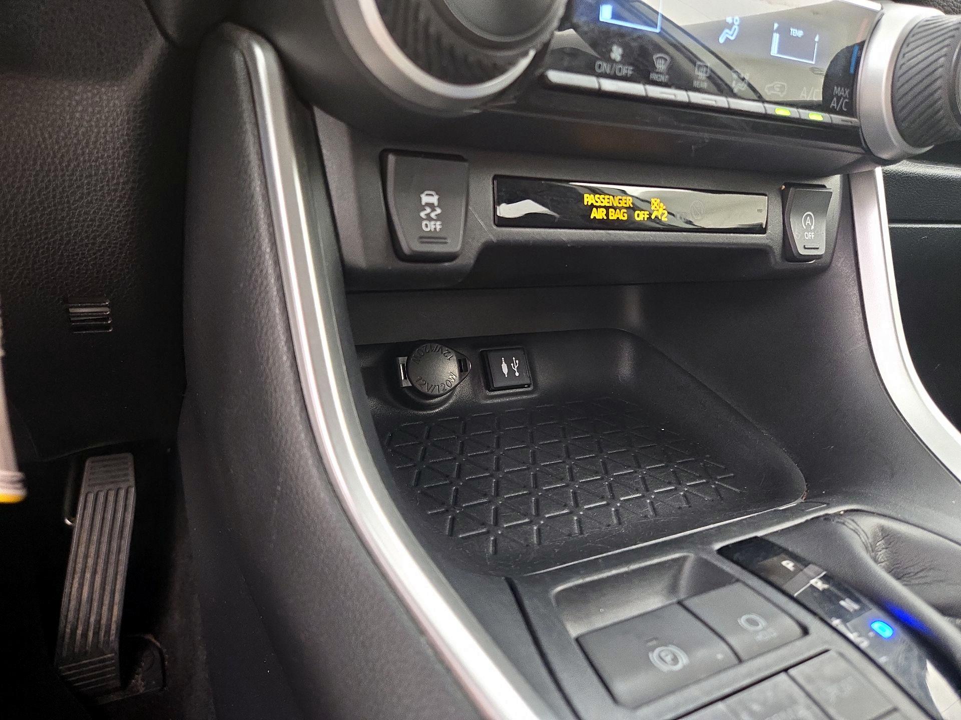 Thumbnail: 2019 Toyota RAV4 - 18
