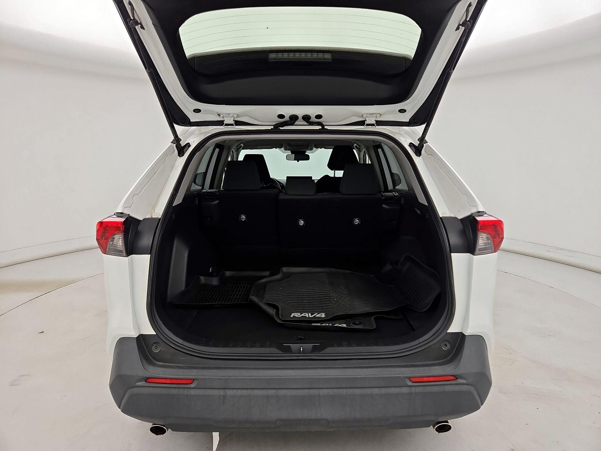 Thumbnail: 2019 Toyota RAV4 - 20