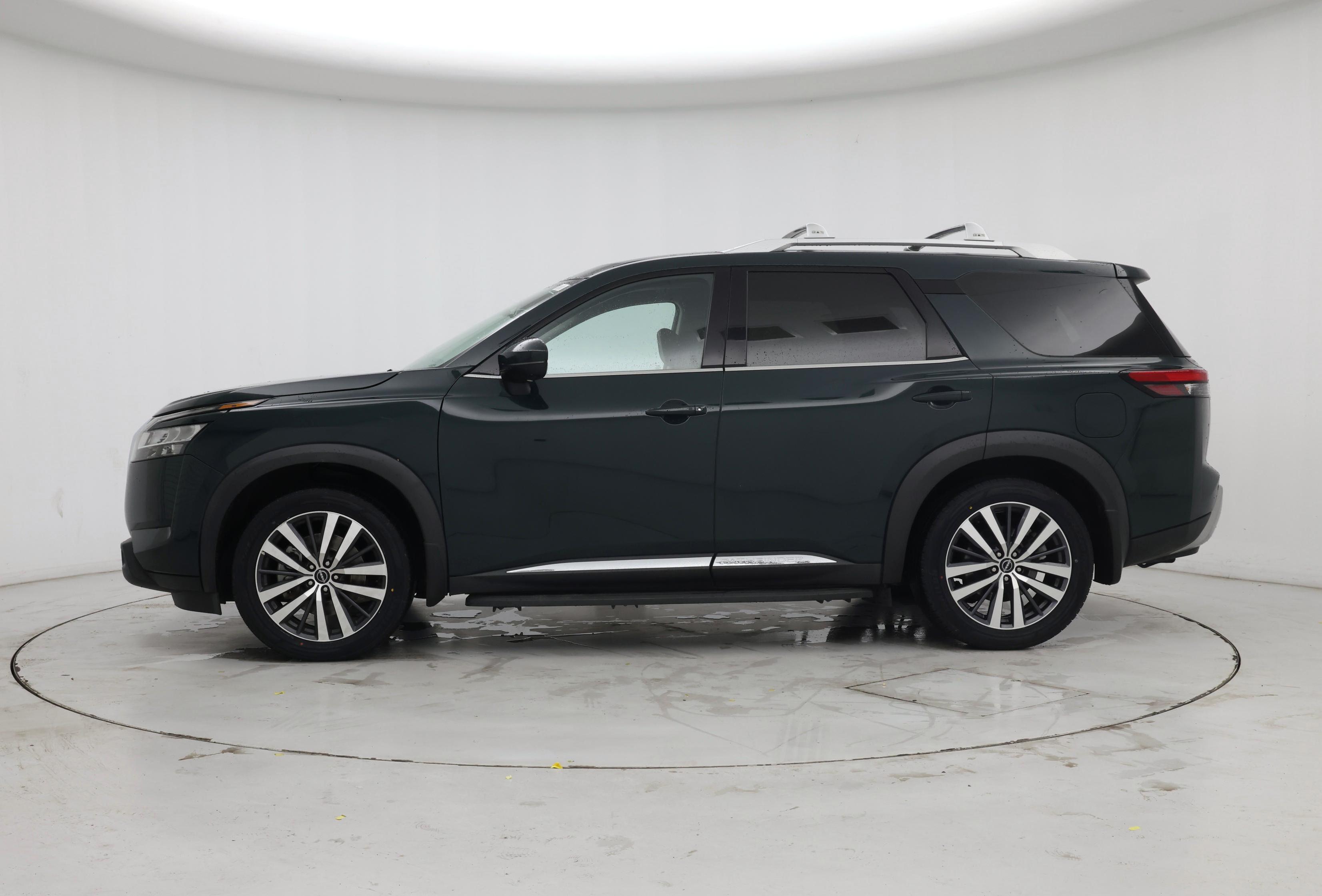 Thumbnail: 2022 Nissan Pathfinder - 3