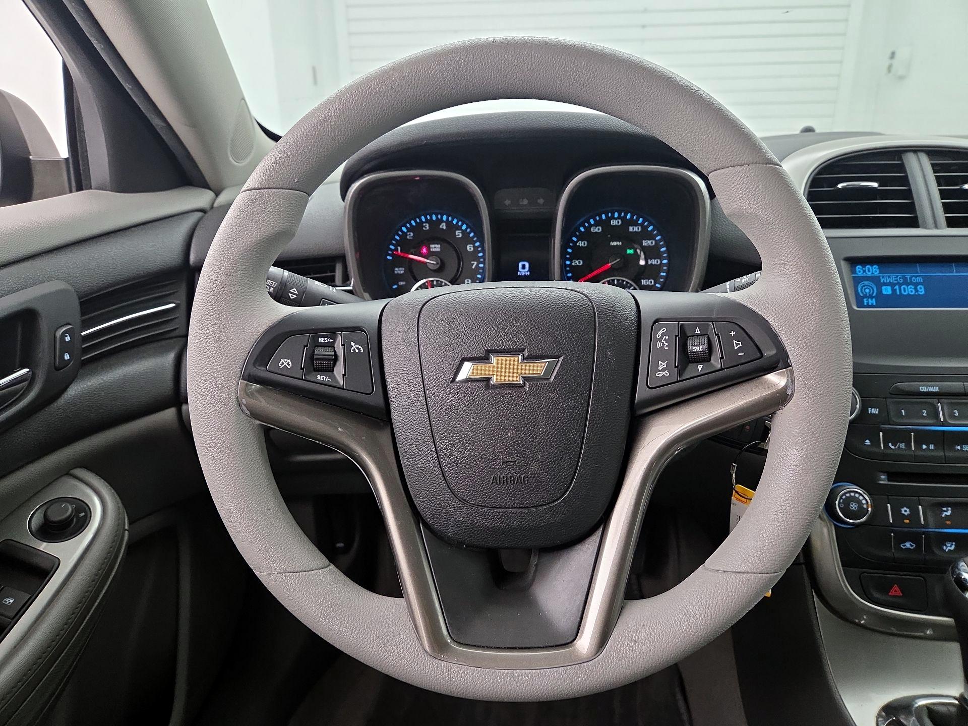 Thumbnail: 2016 Chevrolet Malibu - 10