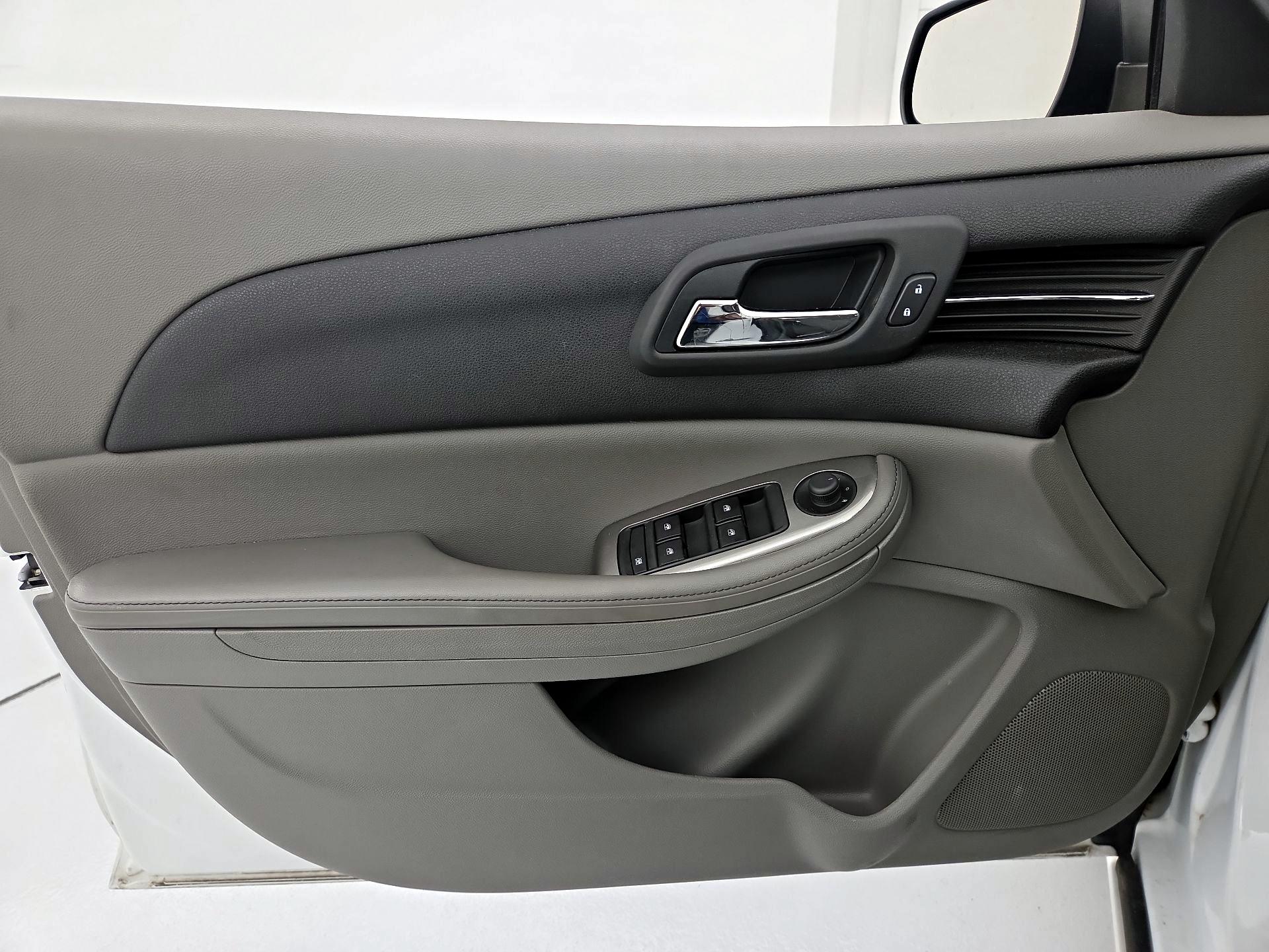 Thumbnail: 2016 Chevrolet Malibu - 12